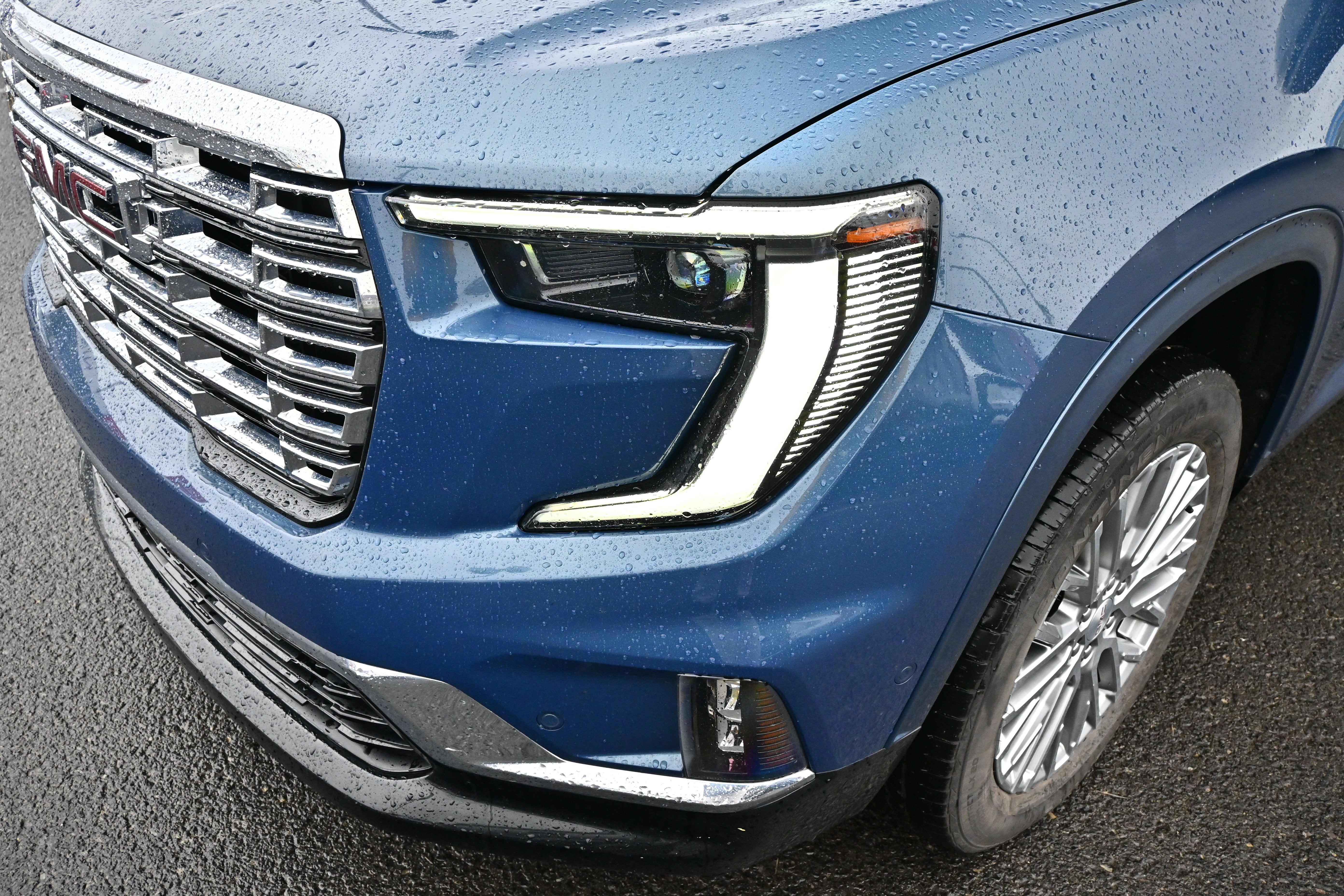 2025 GMC Acadia AWD Denali