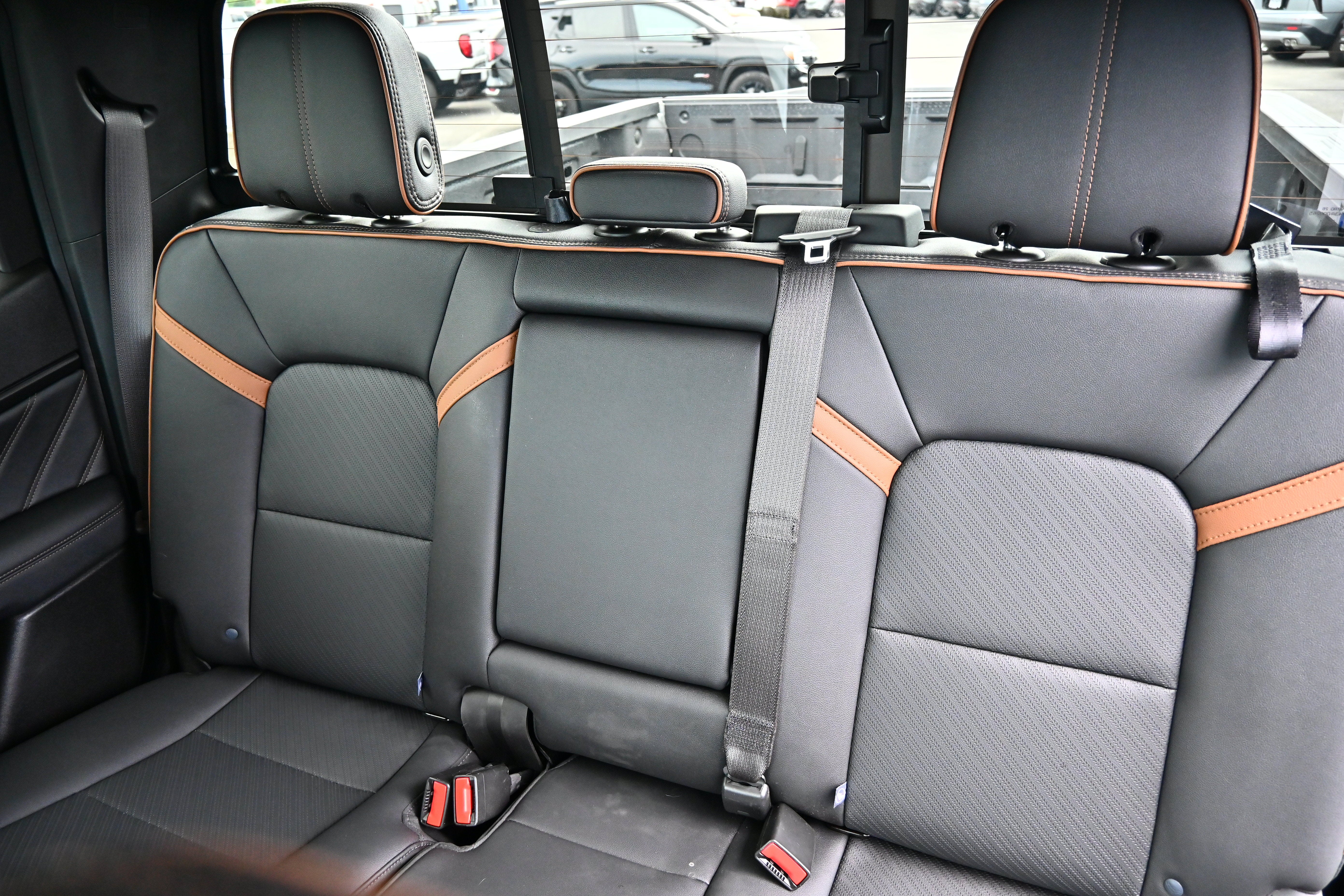 2025 GMC Canyon 4WD AT4