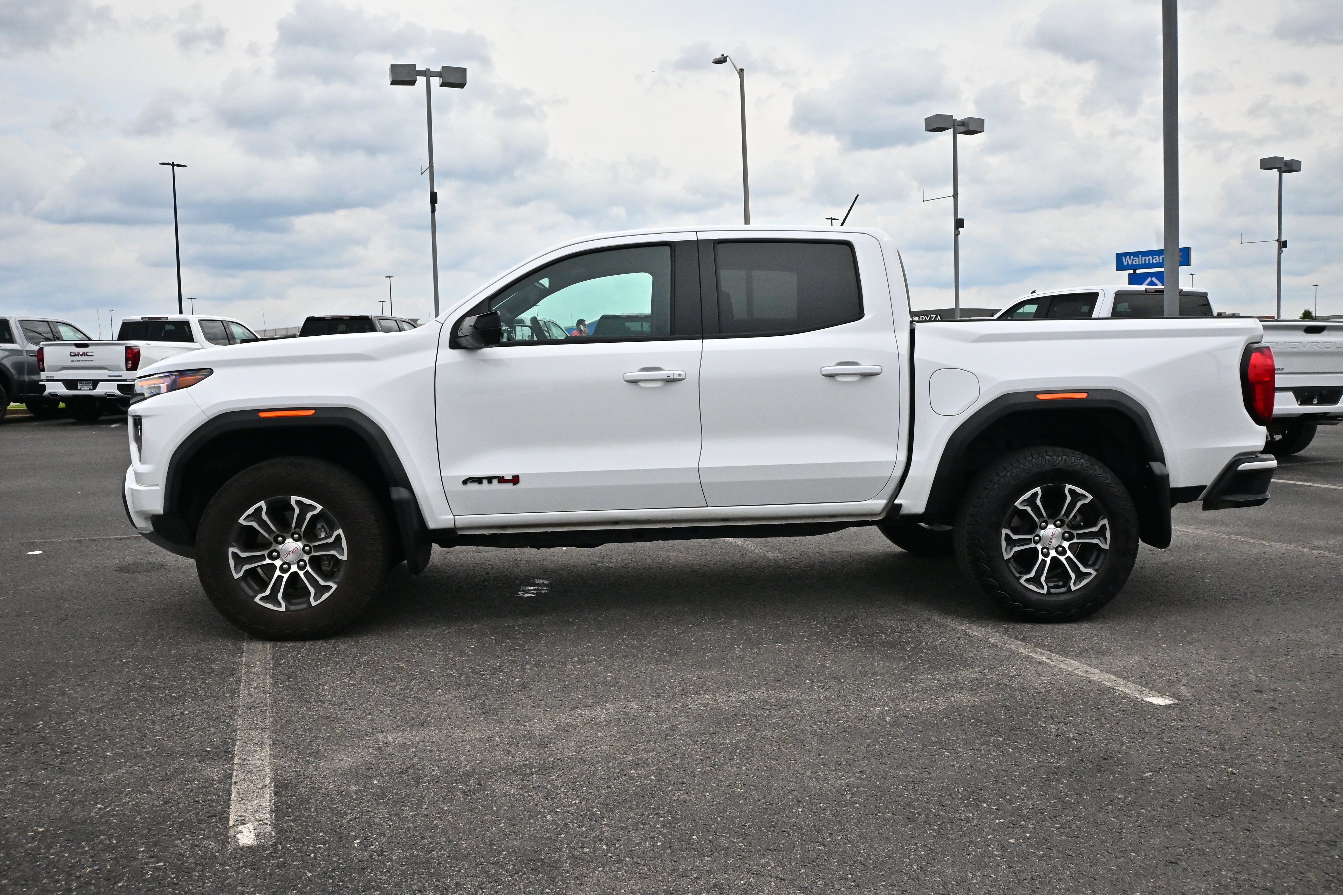 2025 GMC Canyon 4WD AT4