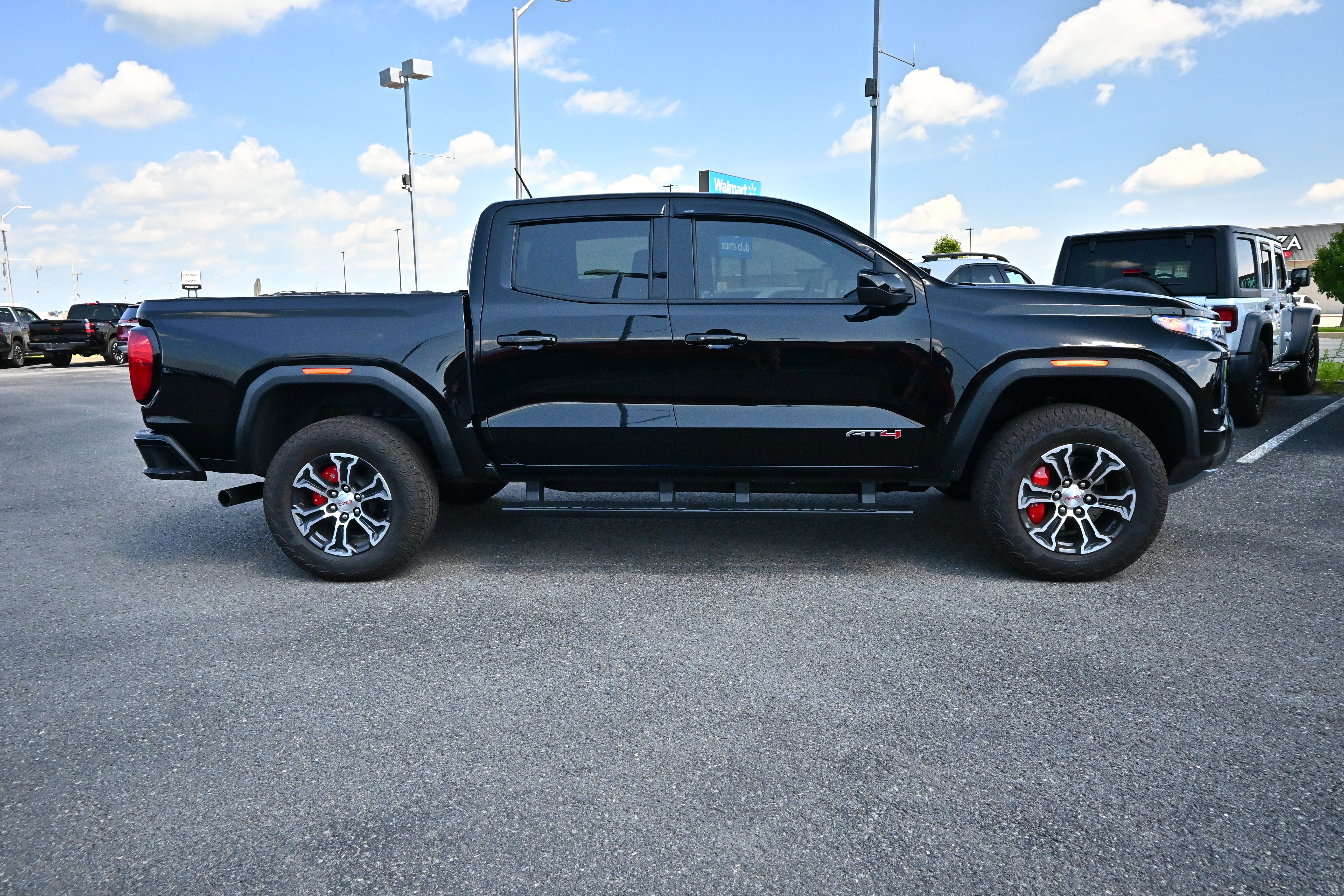 2024 GMC Canyon 4WD AT4
