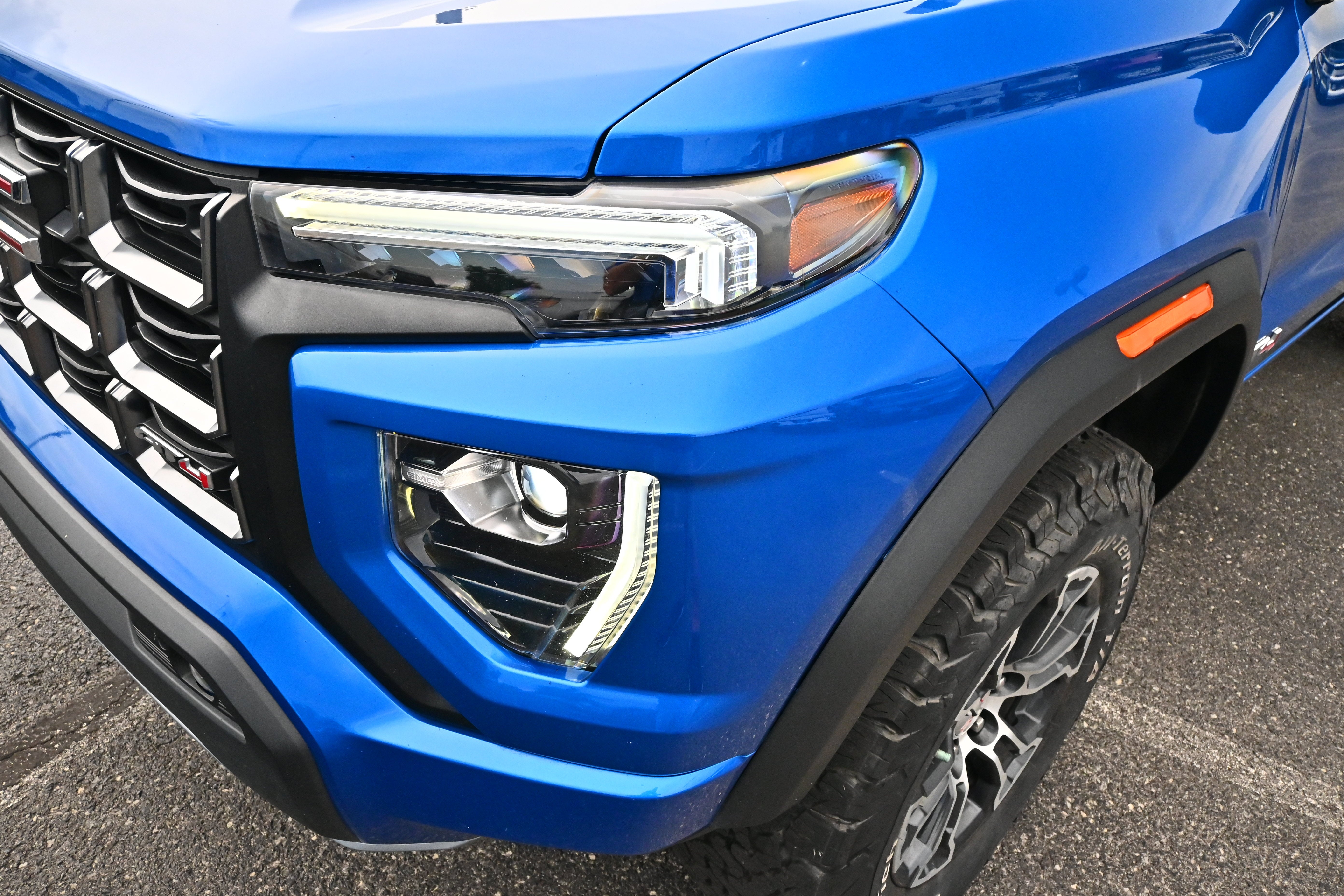 2023 GMC Canyon 4WD AT4