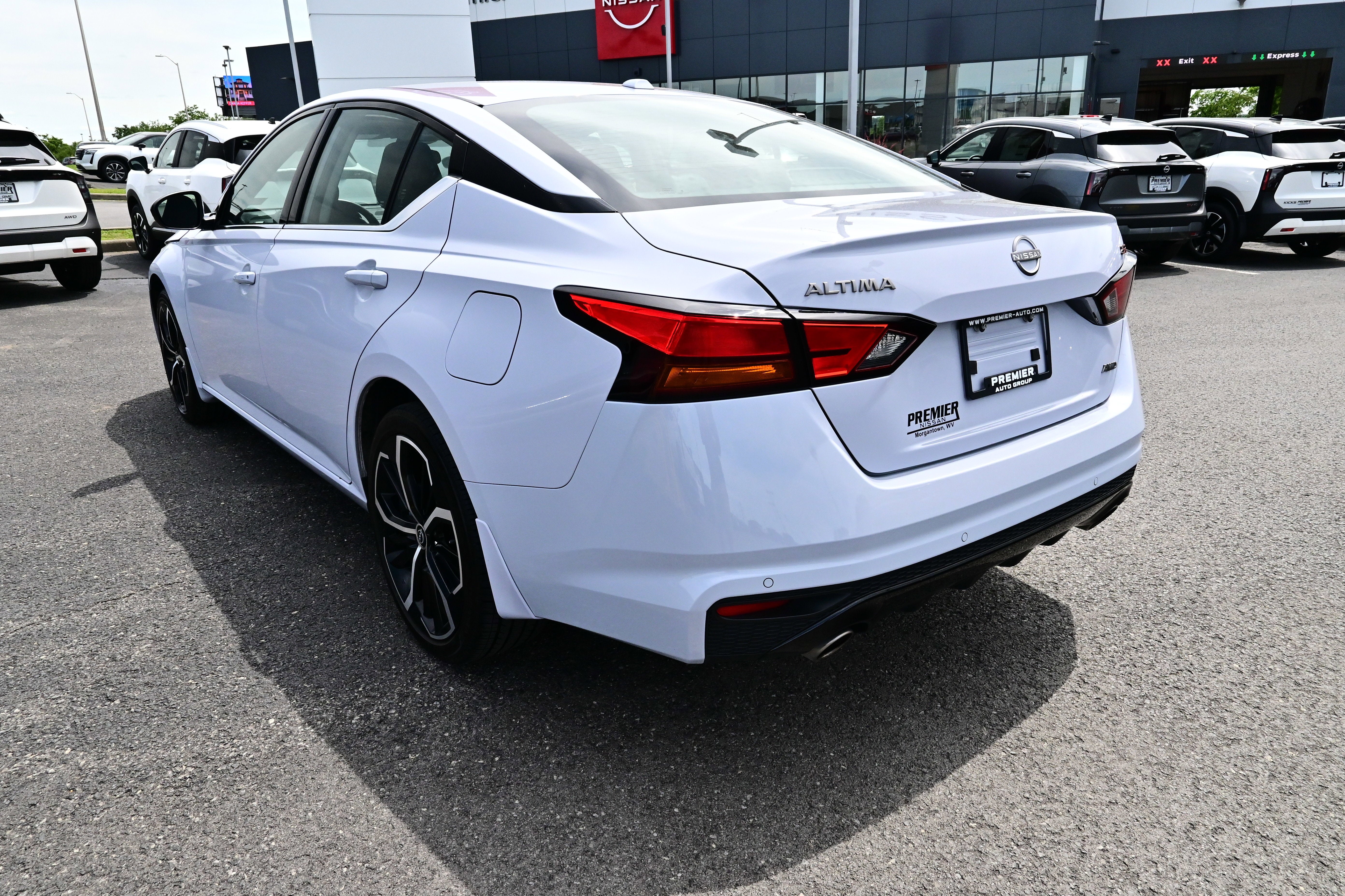 2025 Nissan Altima SR
