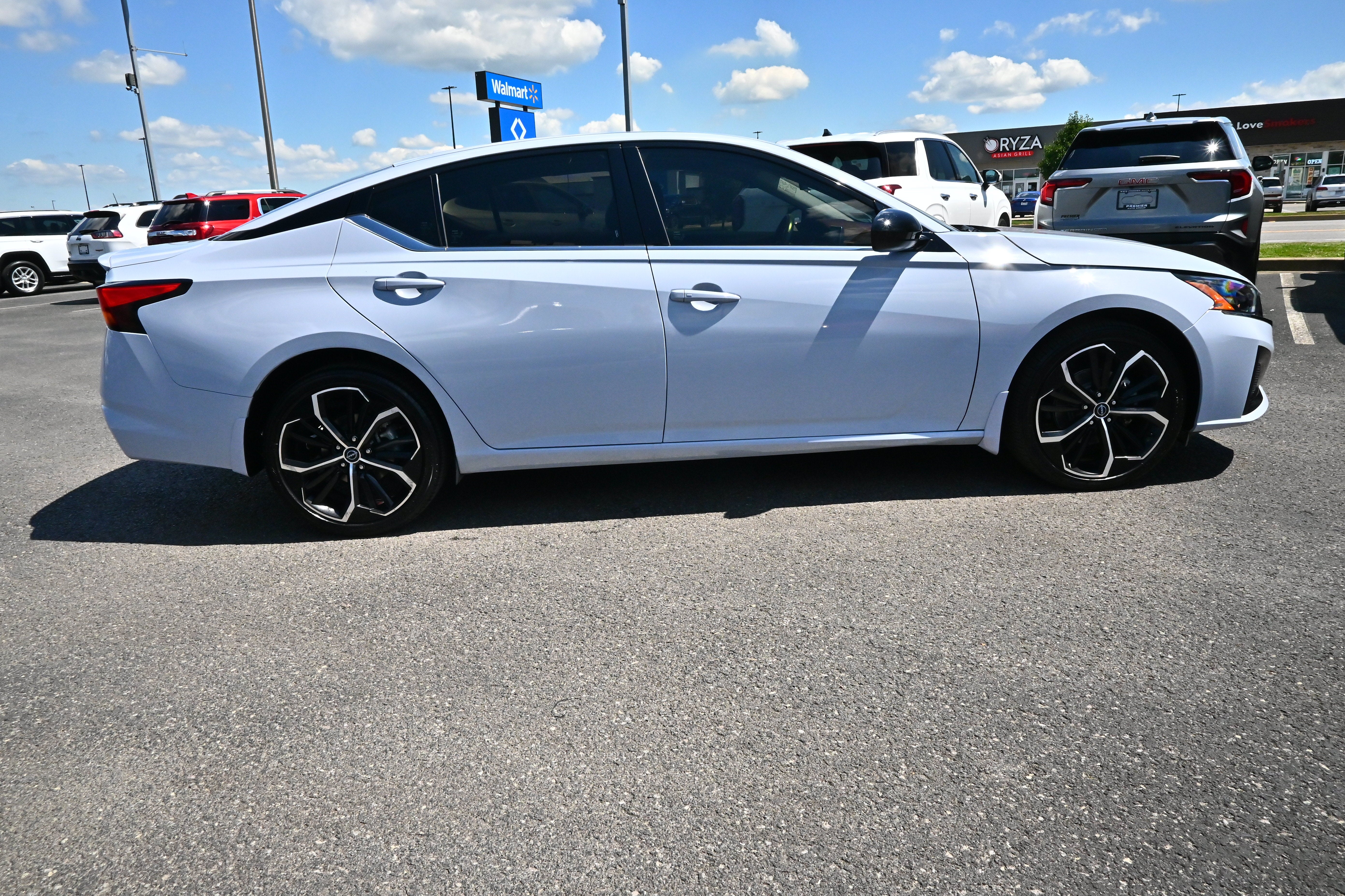 2023 Nissan Altima SR