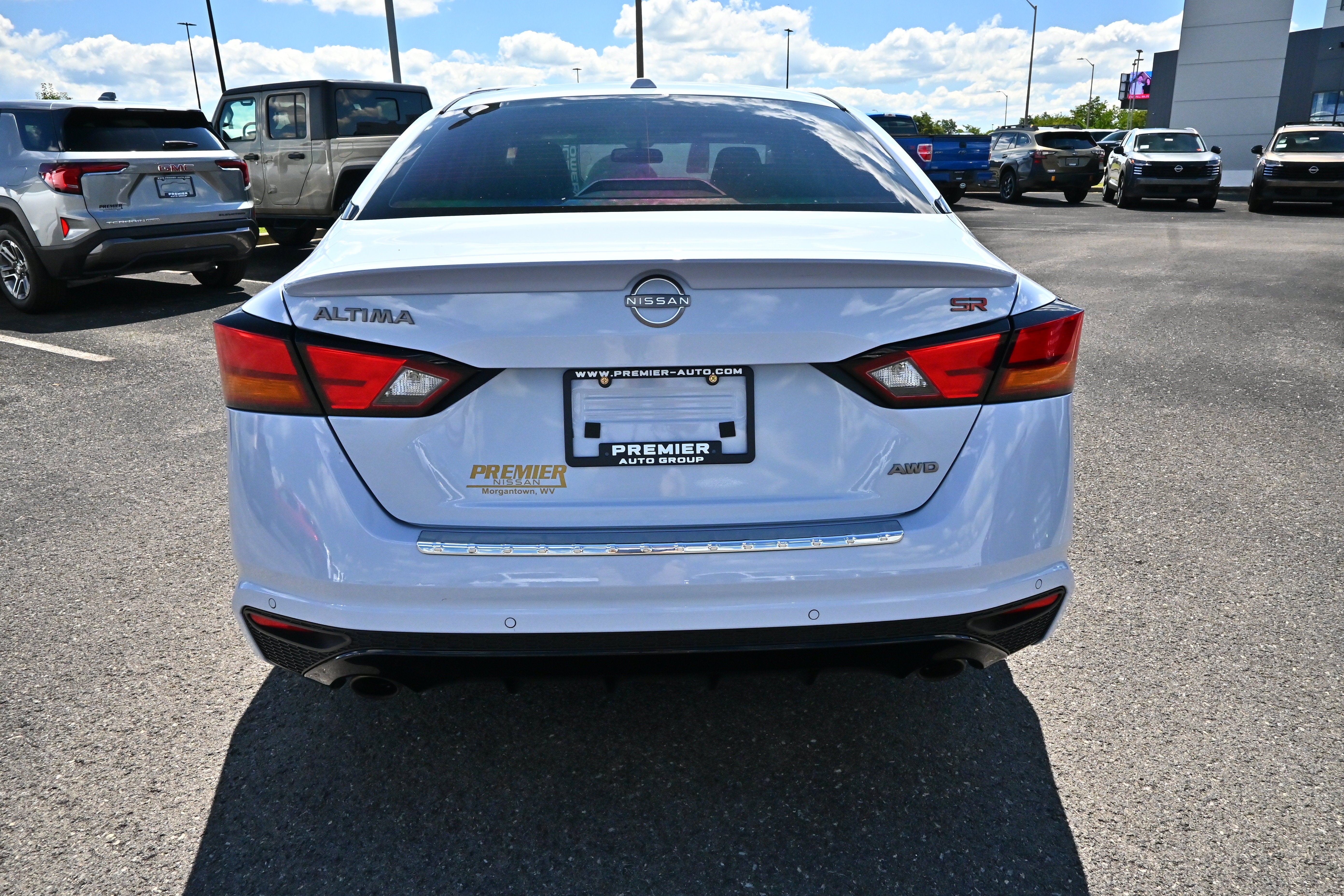 2023 Nissan Altima SR