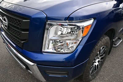 2024 Nissan Titan Crew Cab SV