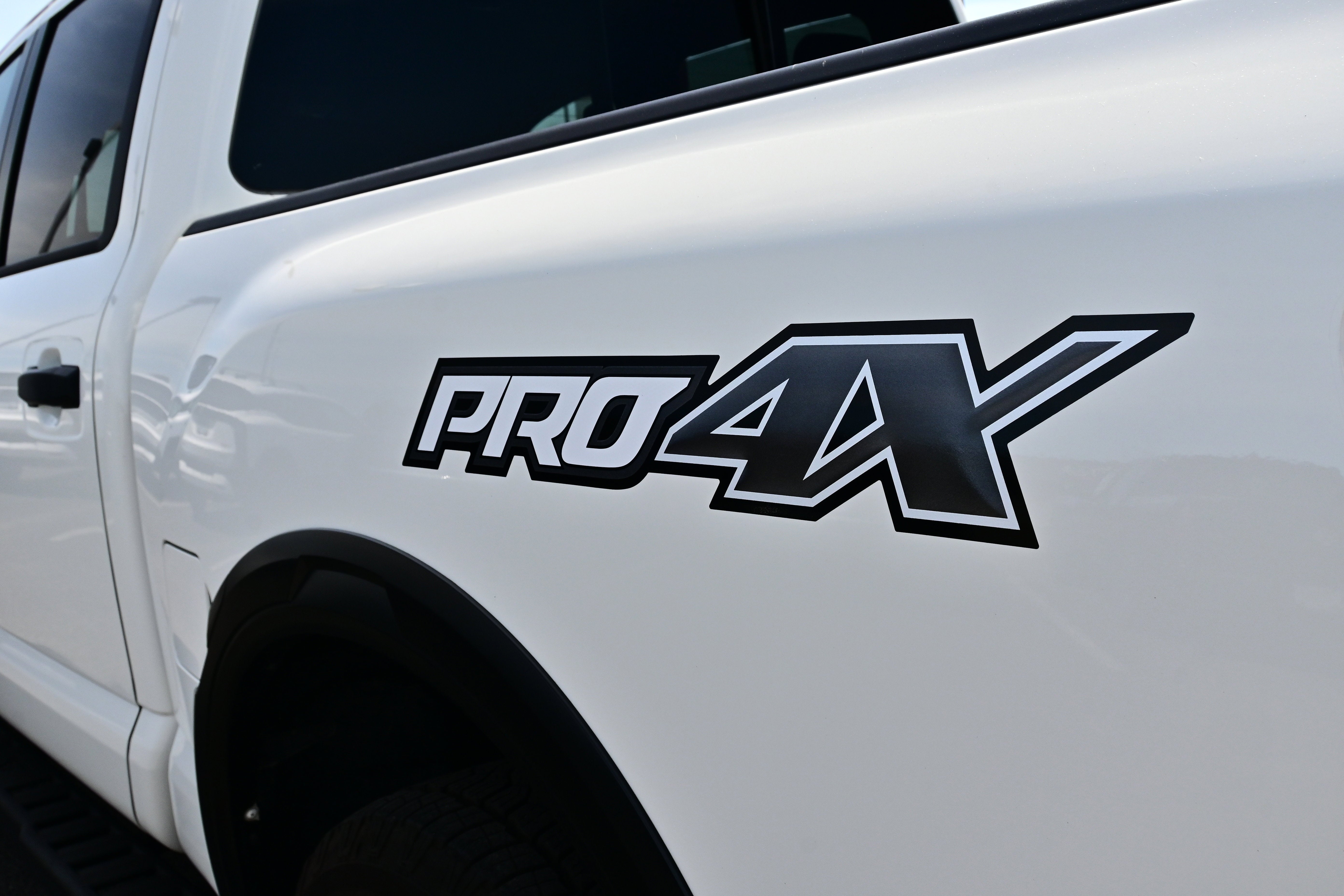 2024 Nissan Titan PRO-4X - Photo 10