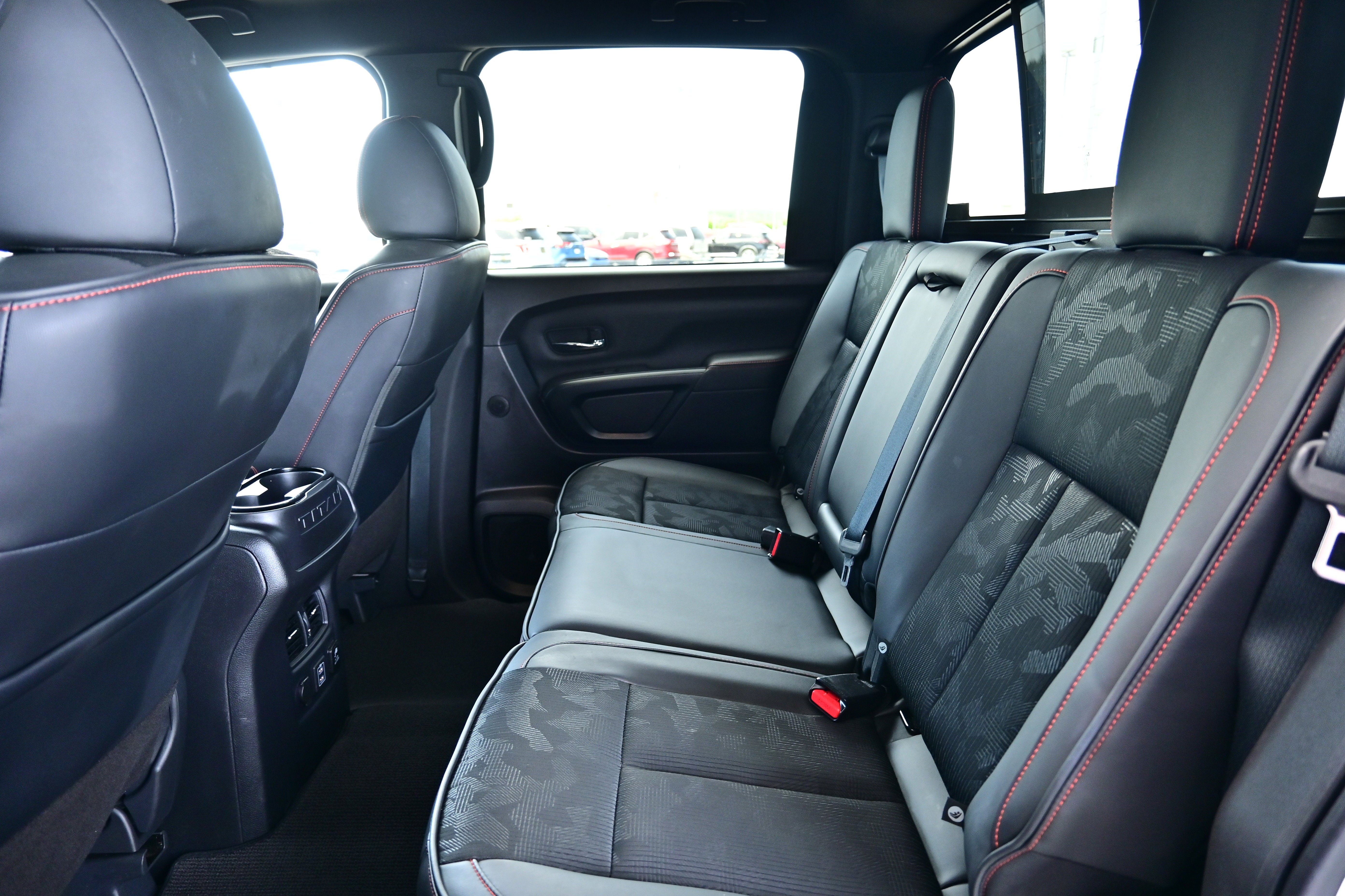 2024 Nissan Titan PRO-4X - Photo 14