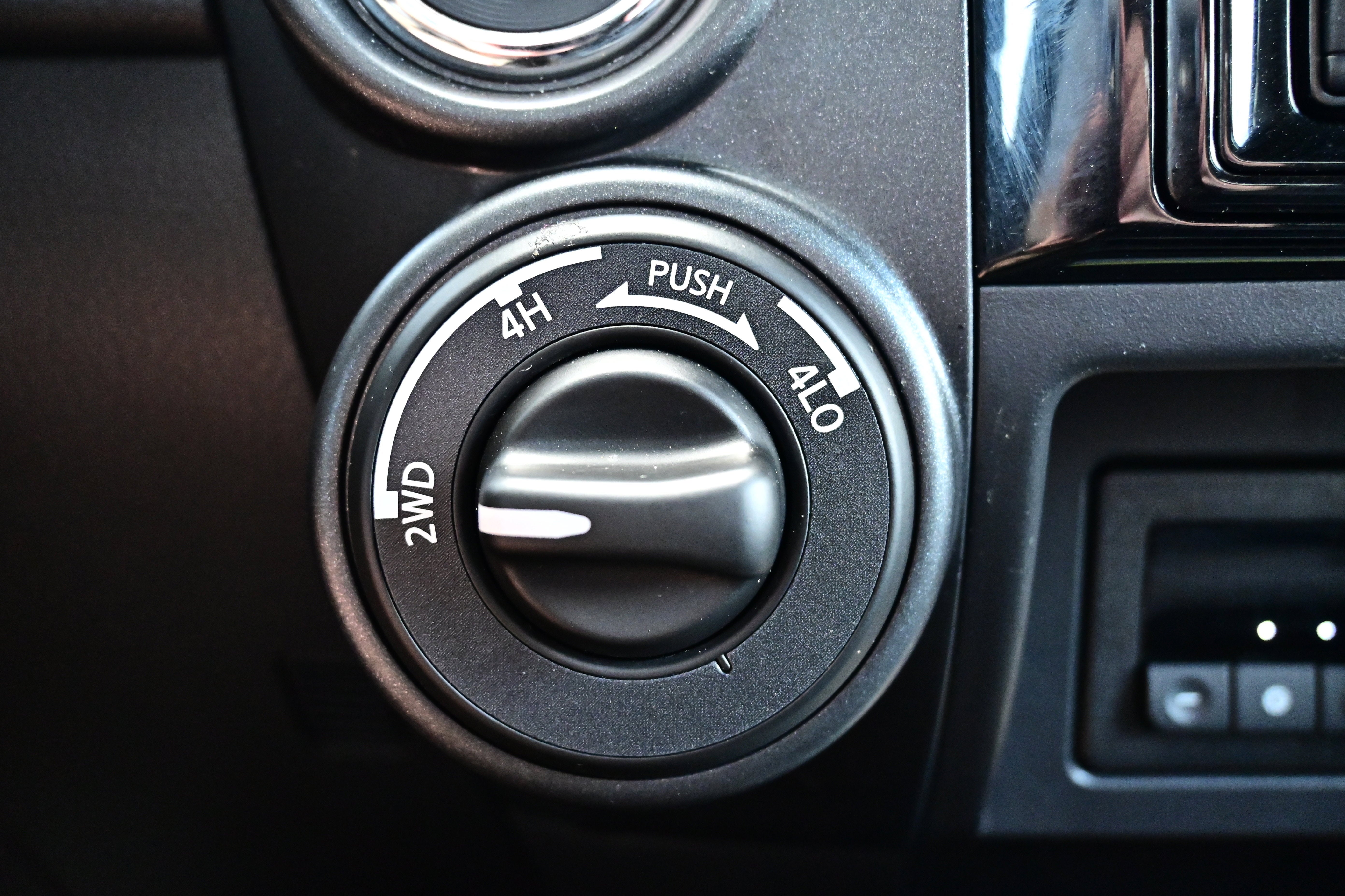 2024 Nissan Titan PRO-4X - Photo 28