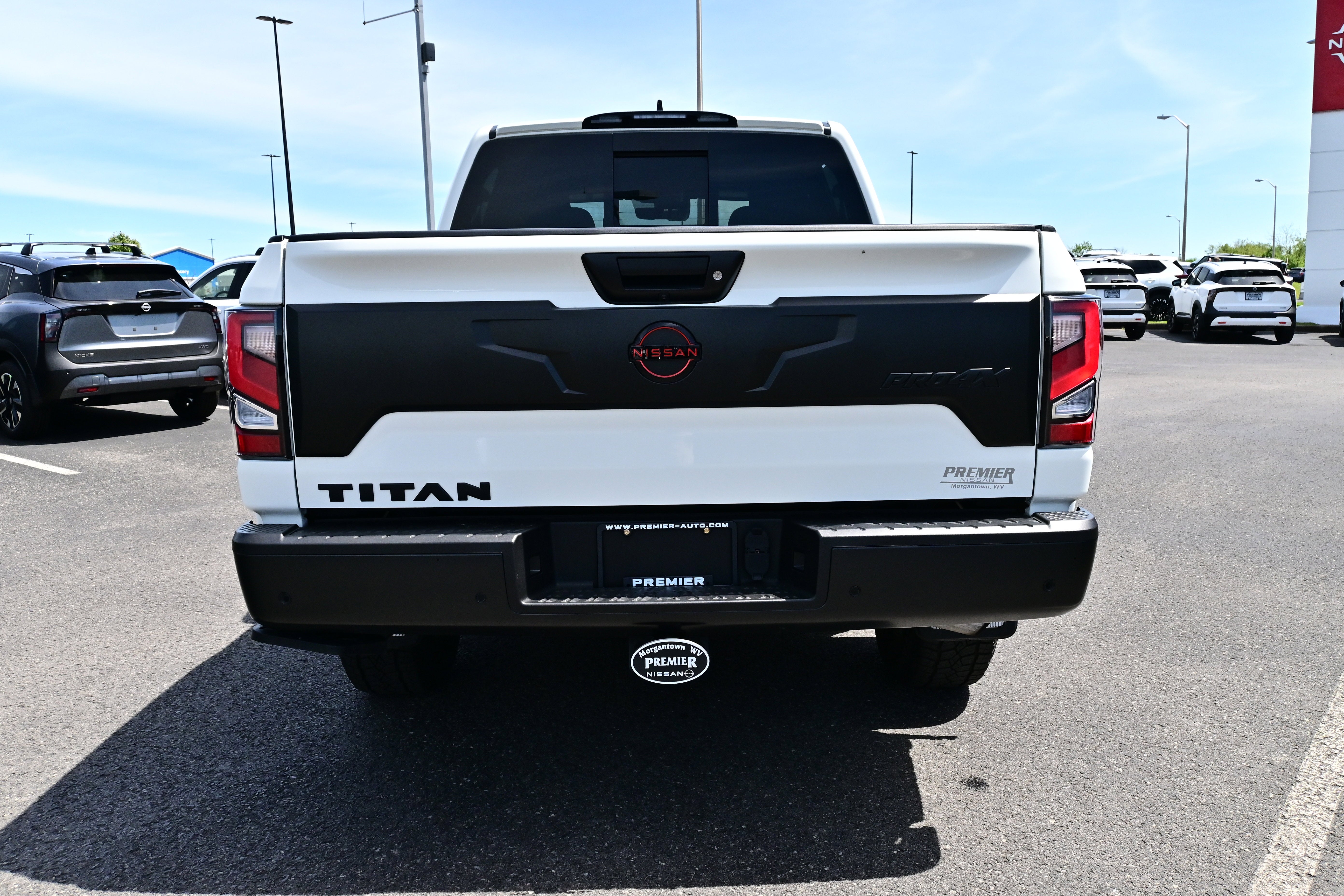 2024 Nissan Titan PRO-4X - Photo 7
