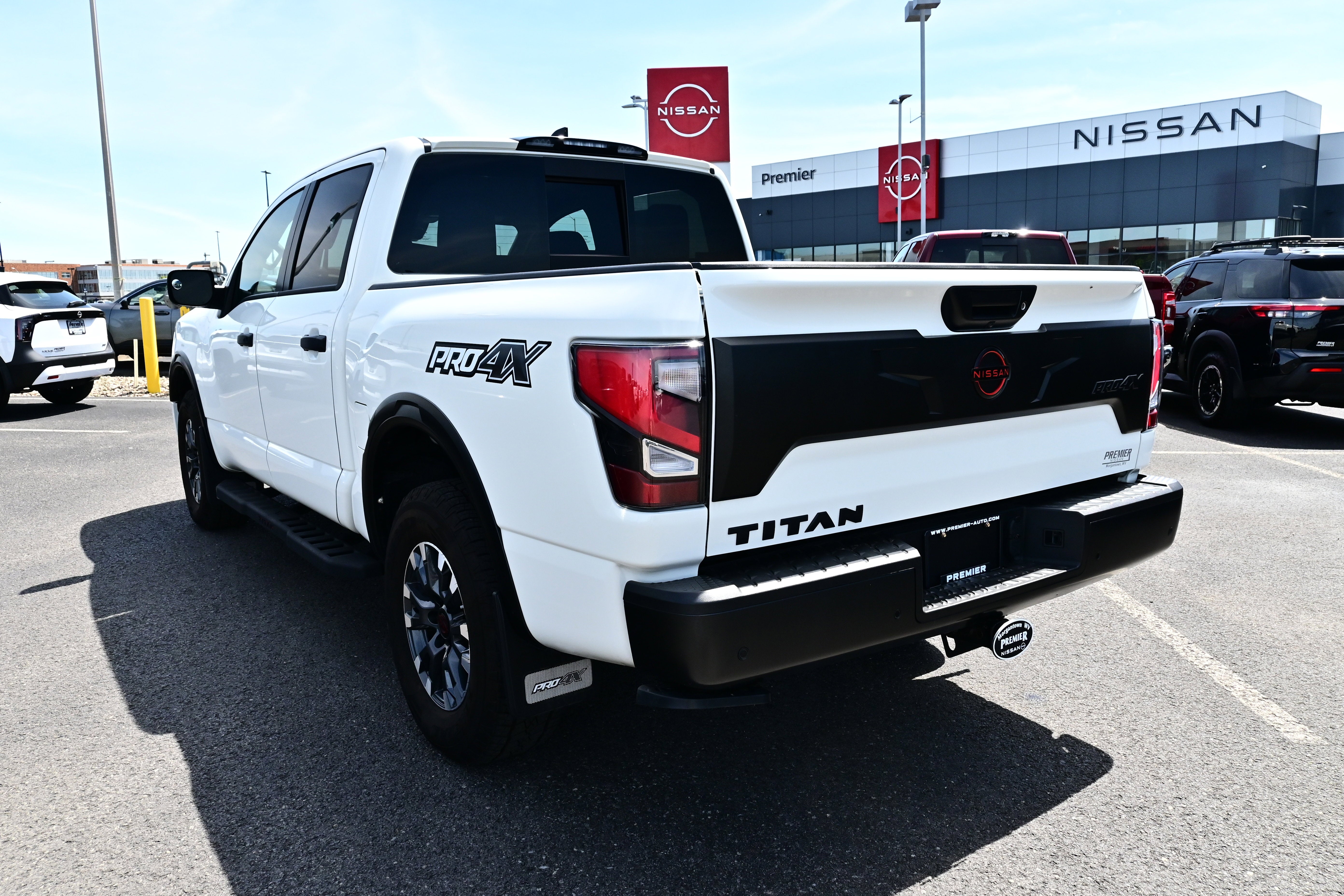 2024 Nissan Titan PRO-4X - Photo 8