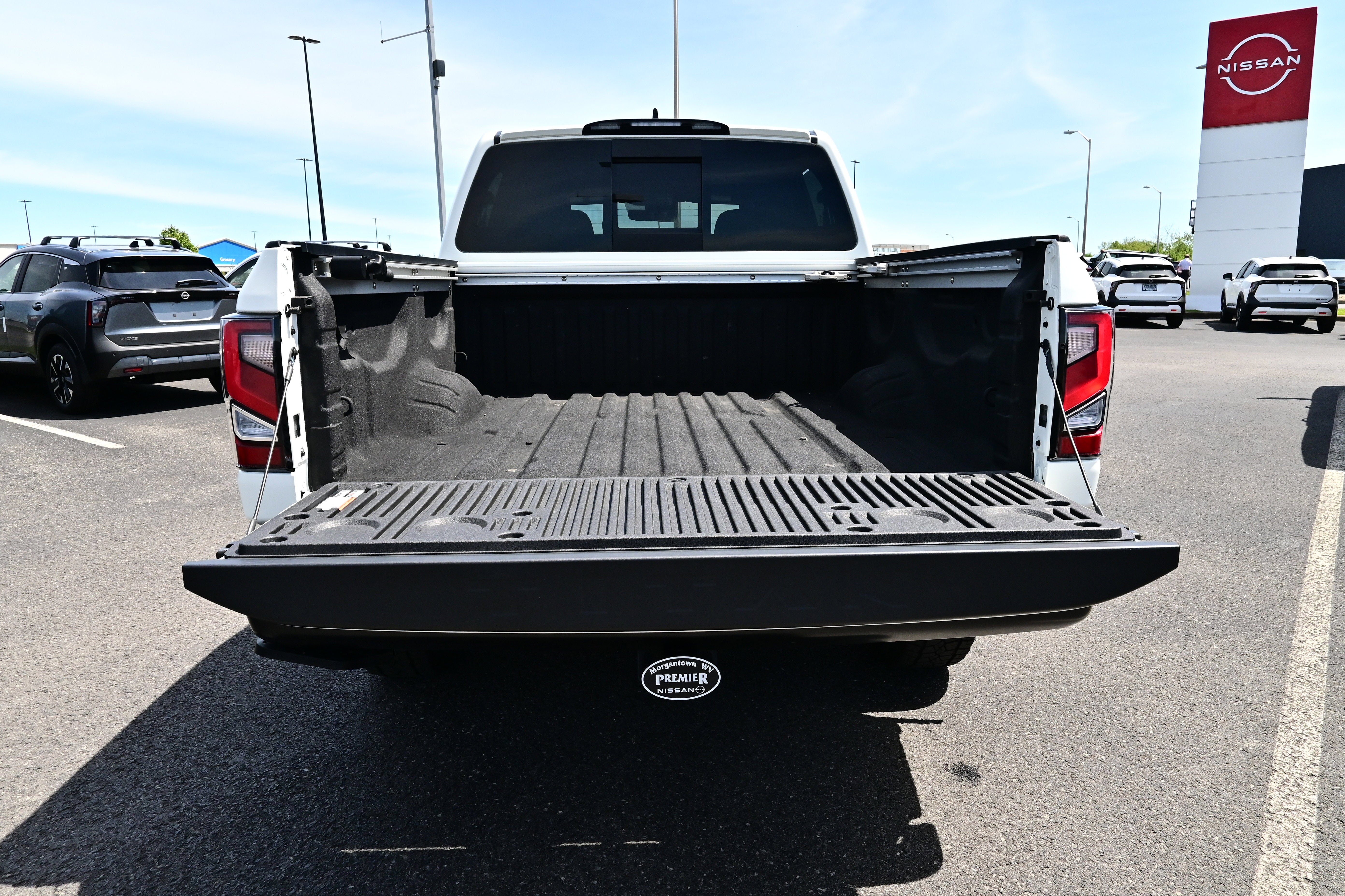 2024 Nissan Titan PRO-4X - Photo 9
