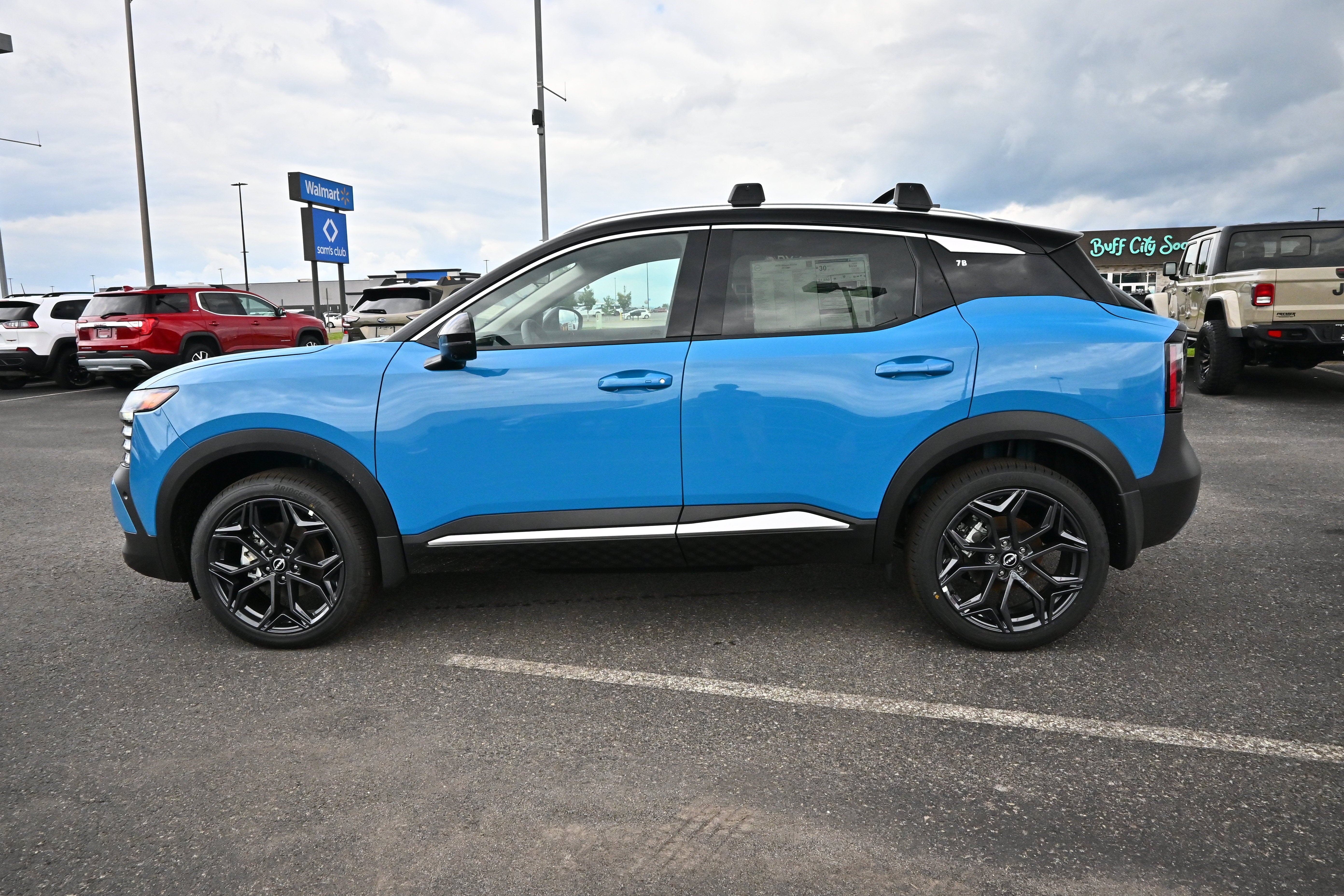 2026 Nissan Kicks SR