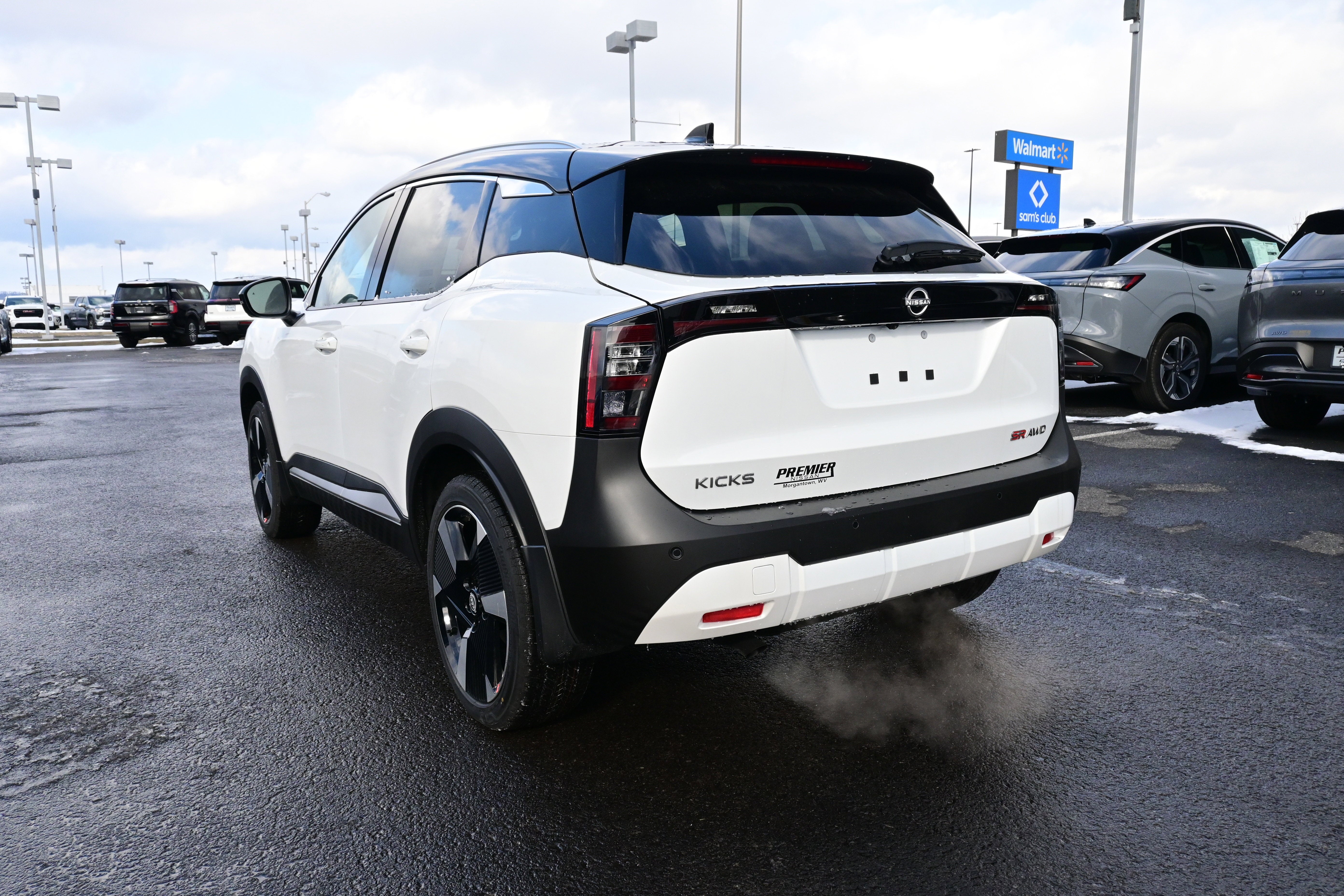 2026 Nissan Kicks SR