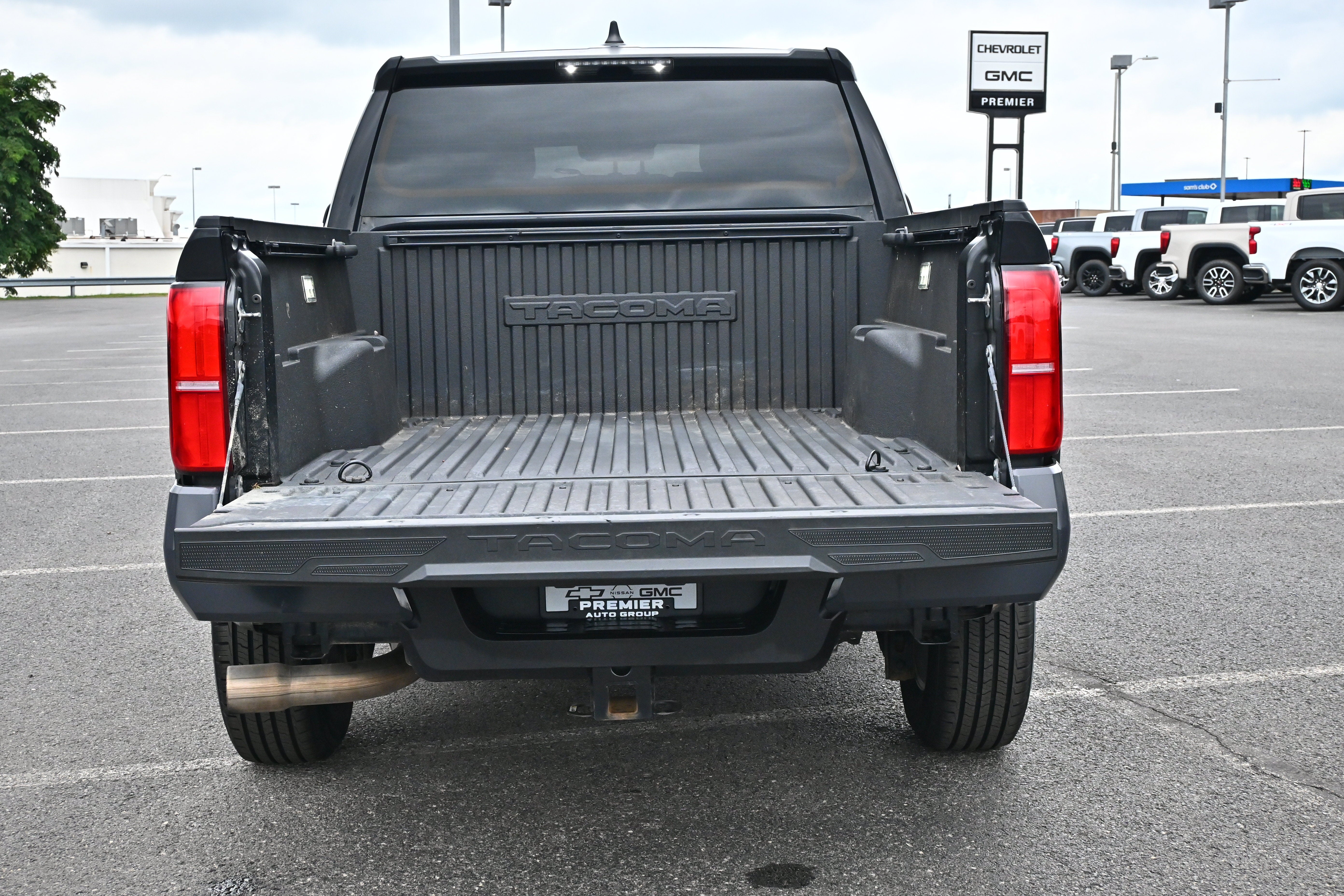 2025 Toyota Tacoma 4WD SR5
