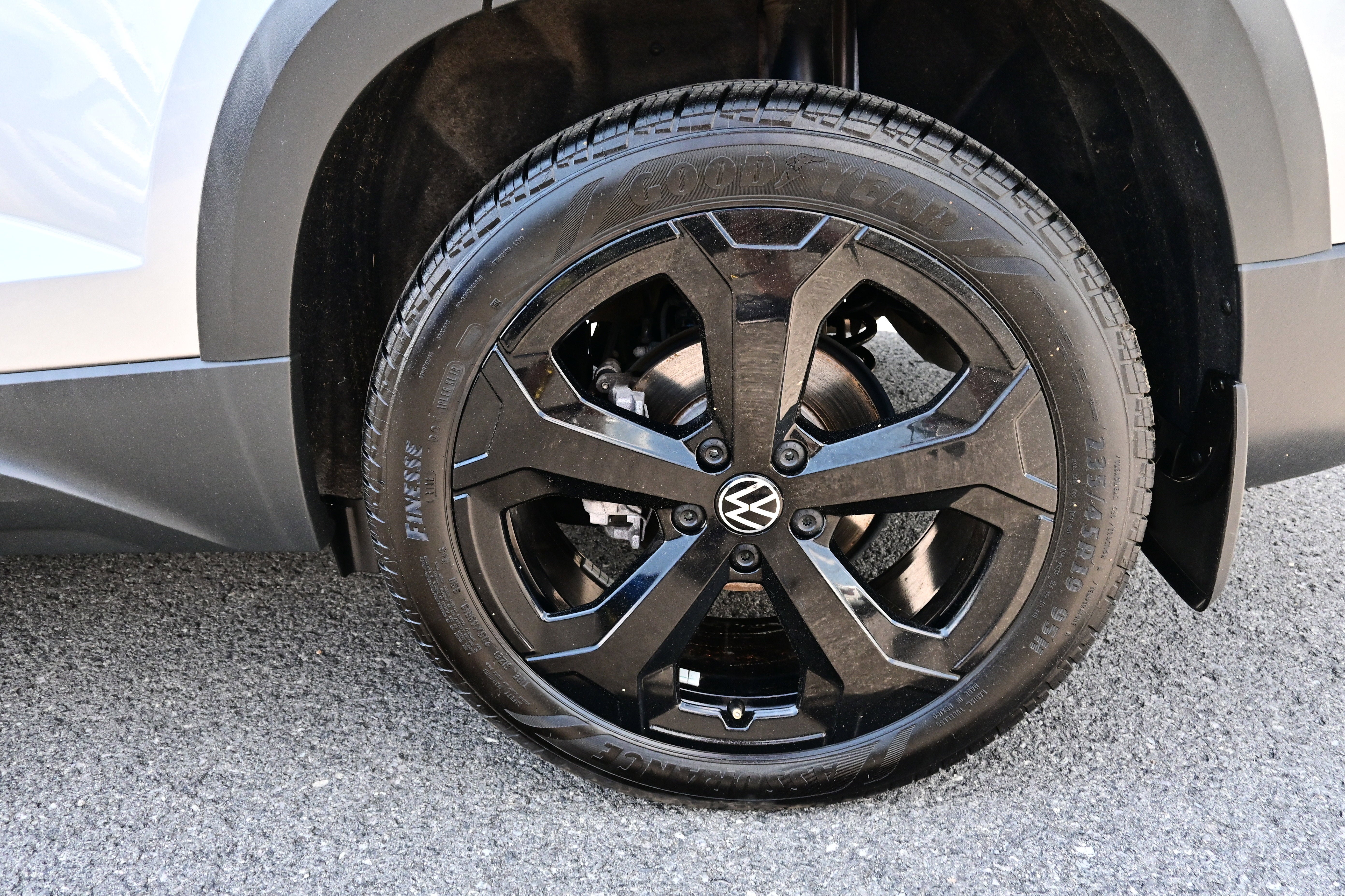 2025 Volkswagen Taos SEL