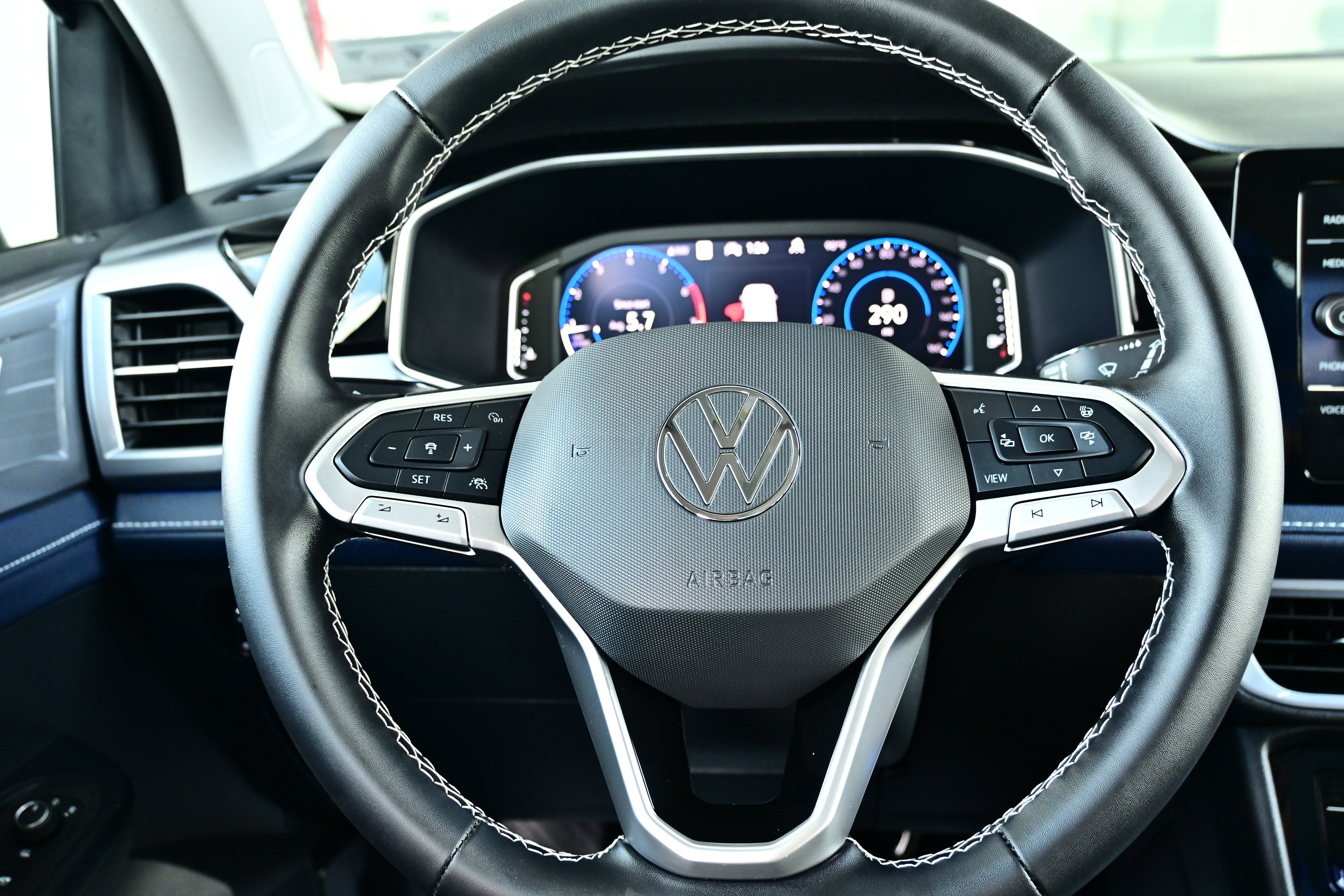 2025 Volkswagen Taos SEL