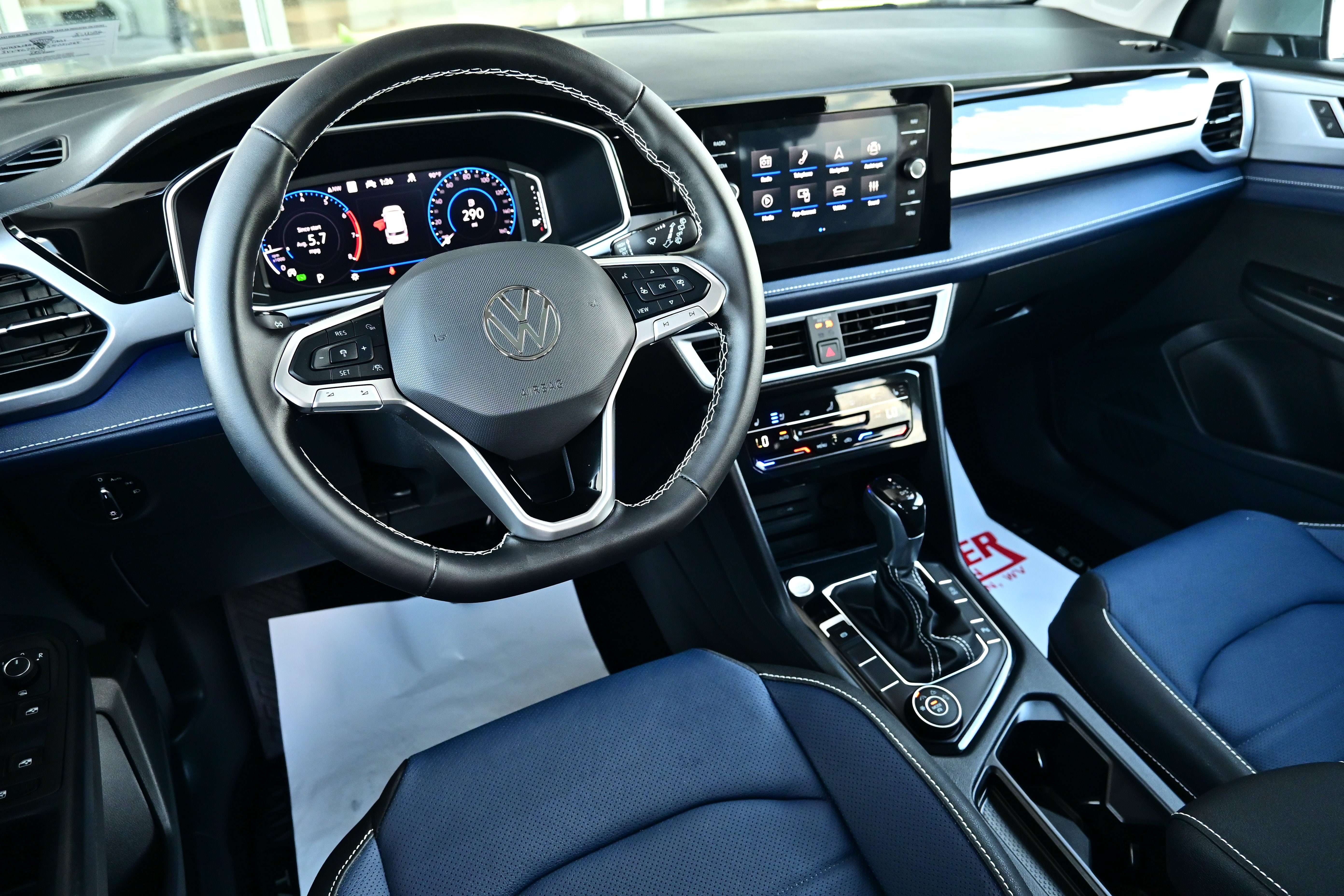 2025 Volkswagen Taos SEL