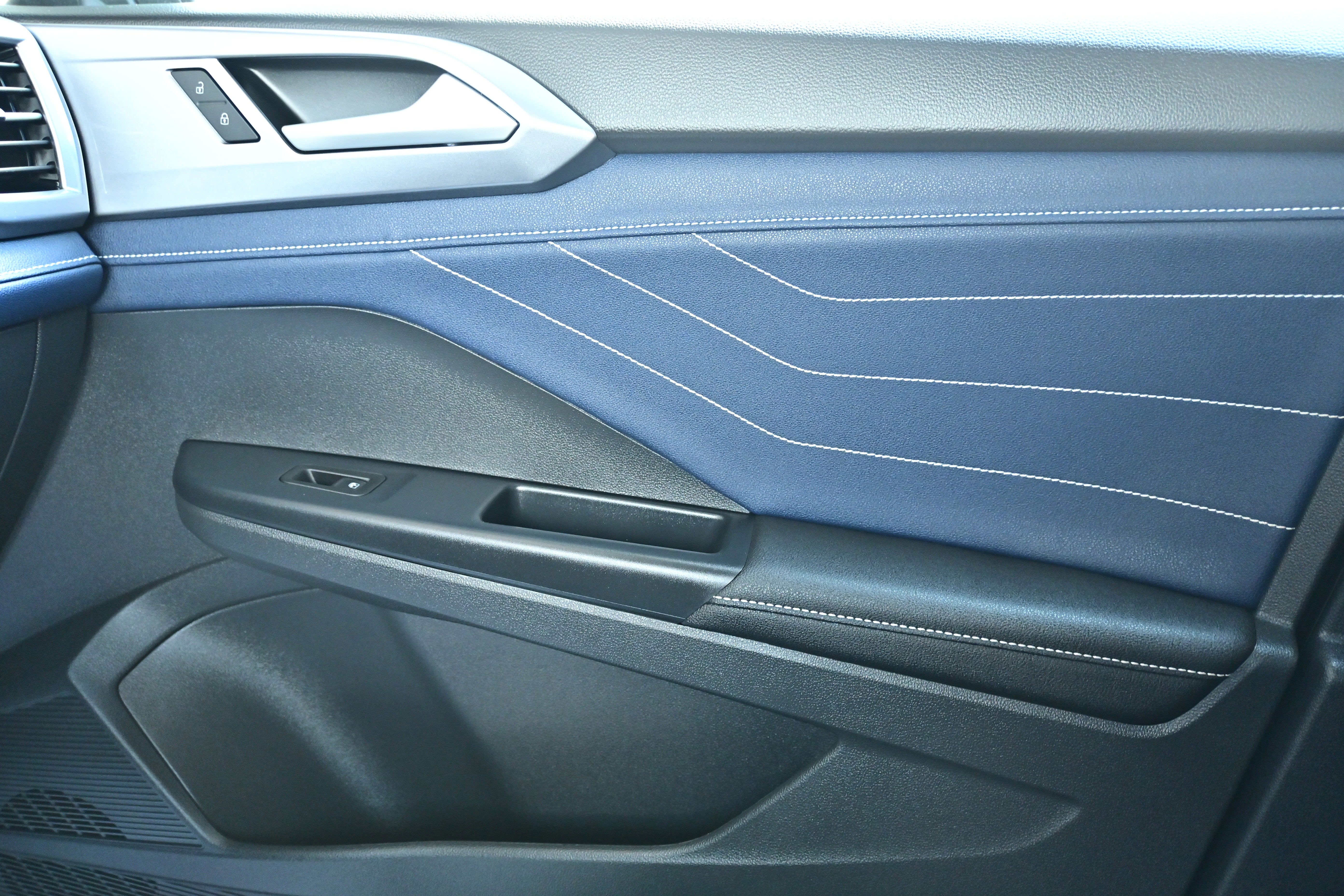 2025 Volkswagen Taos SEL