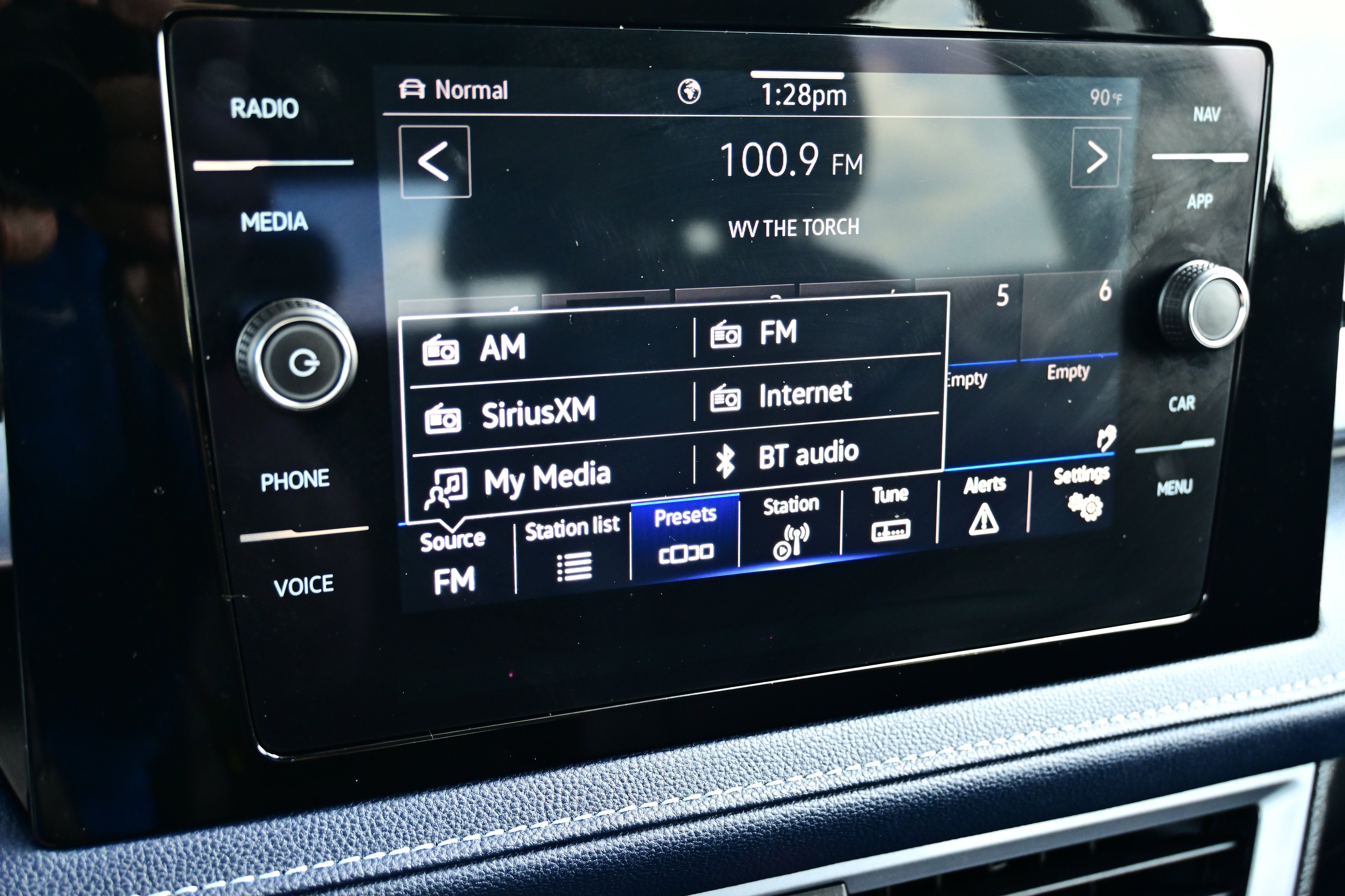 2025 Volkswagen Taos SEL