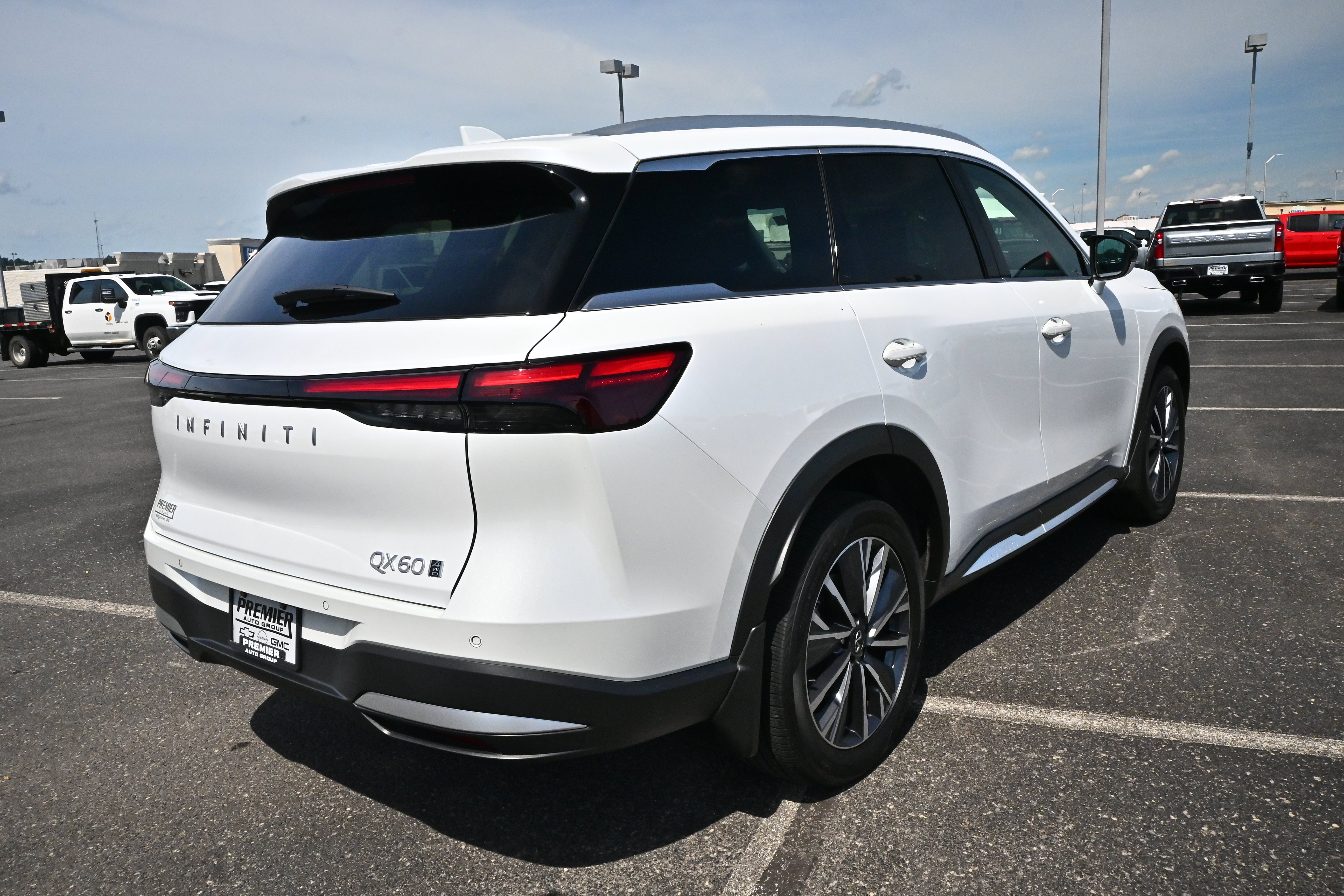 2026 INFINITI QX60 LUXE