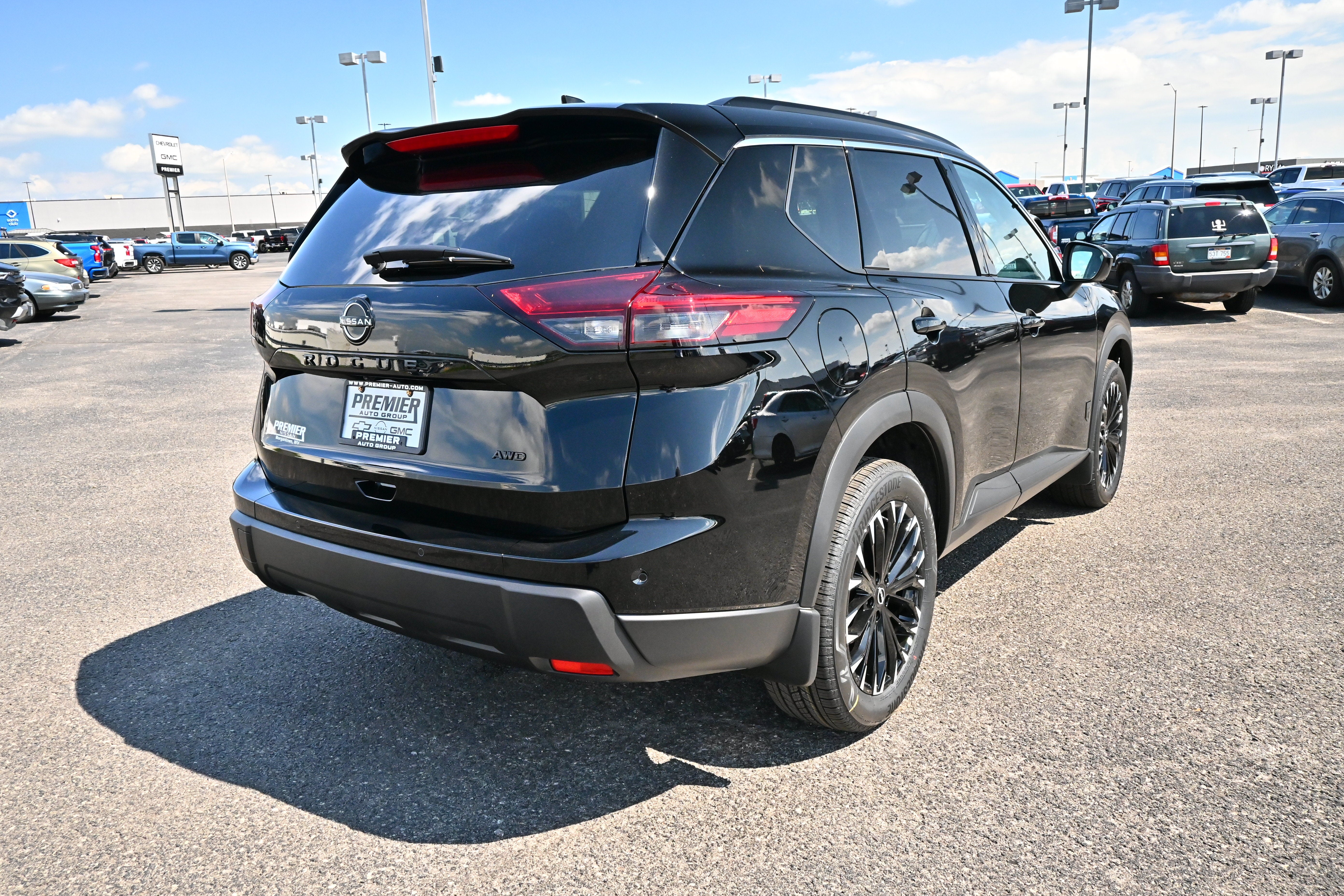 2026 Nissan Rogue Dark Armor