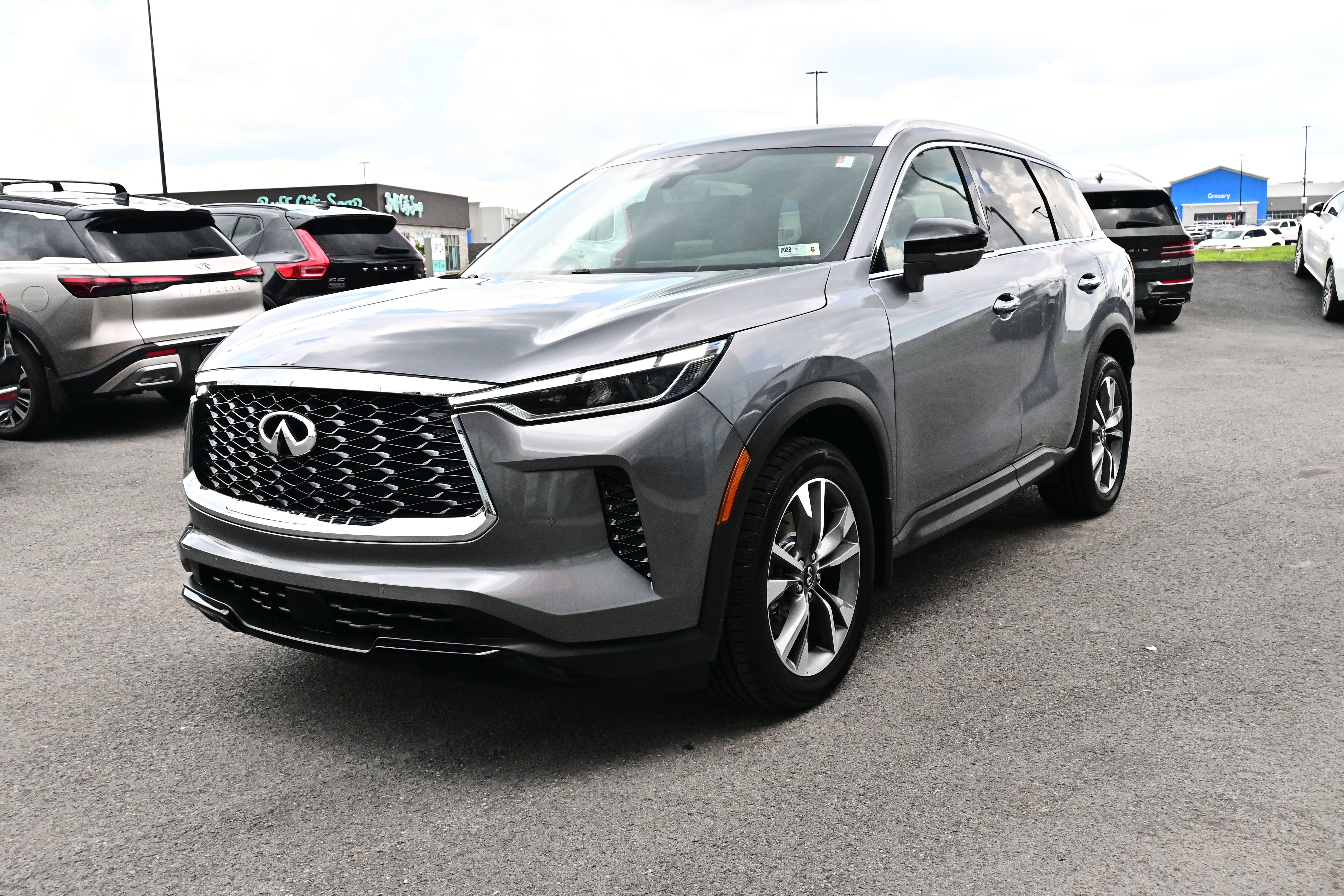 2023 INFINITI QX60 LUXE
