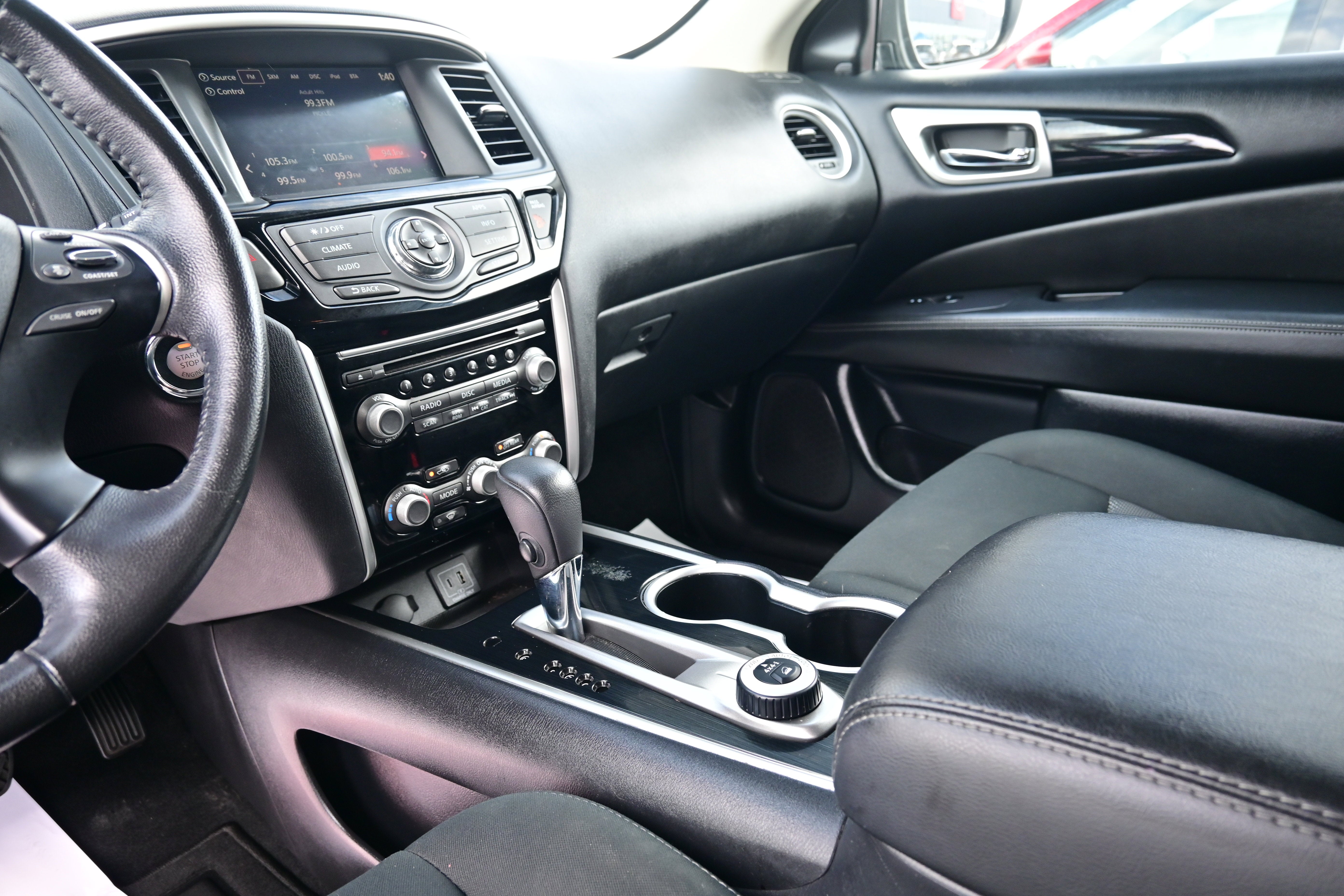 2020 Nissan Pathfinder SV