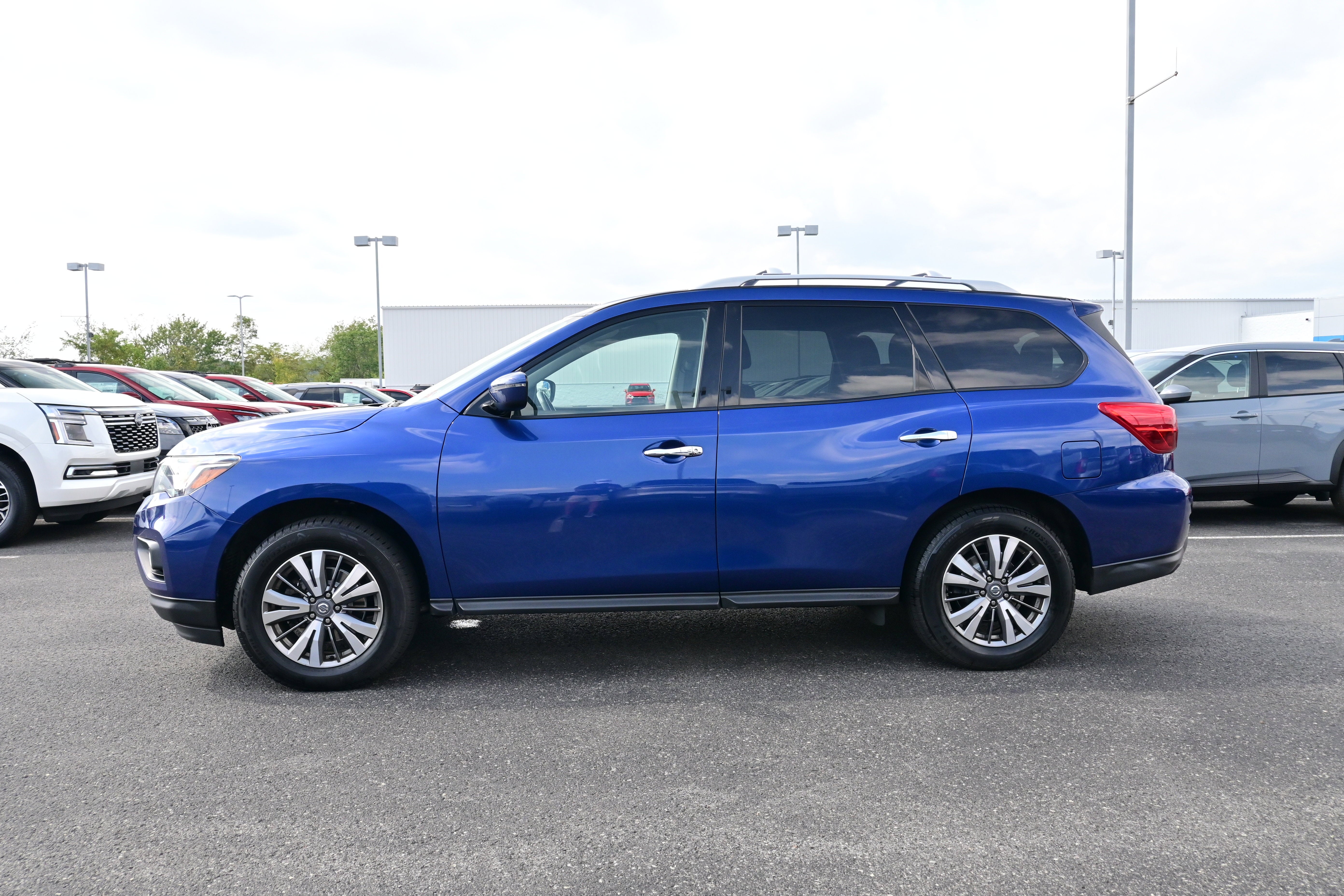 2020 Nissan Pathfinder SV