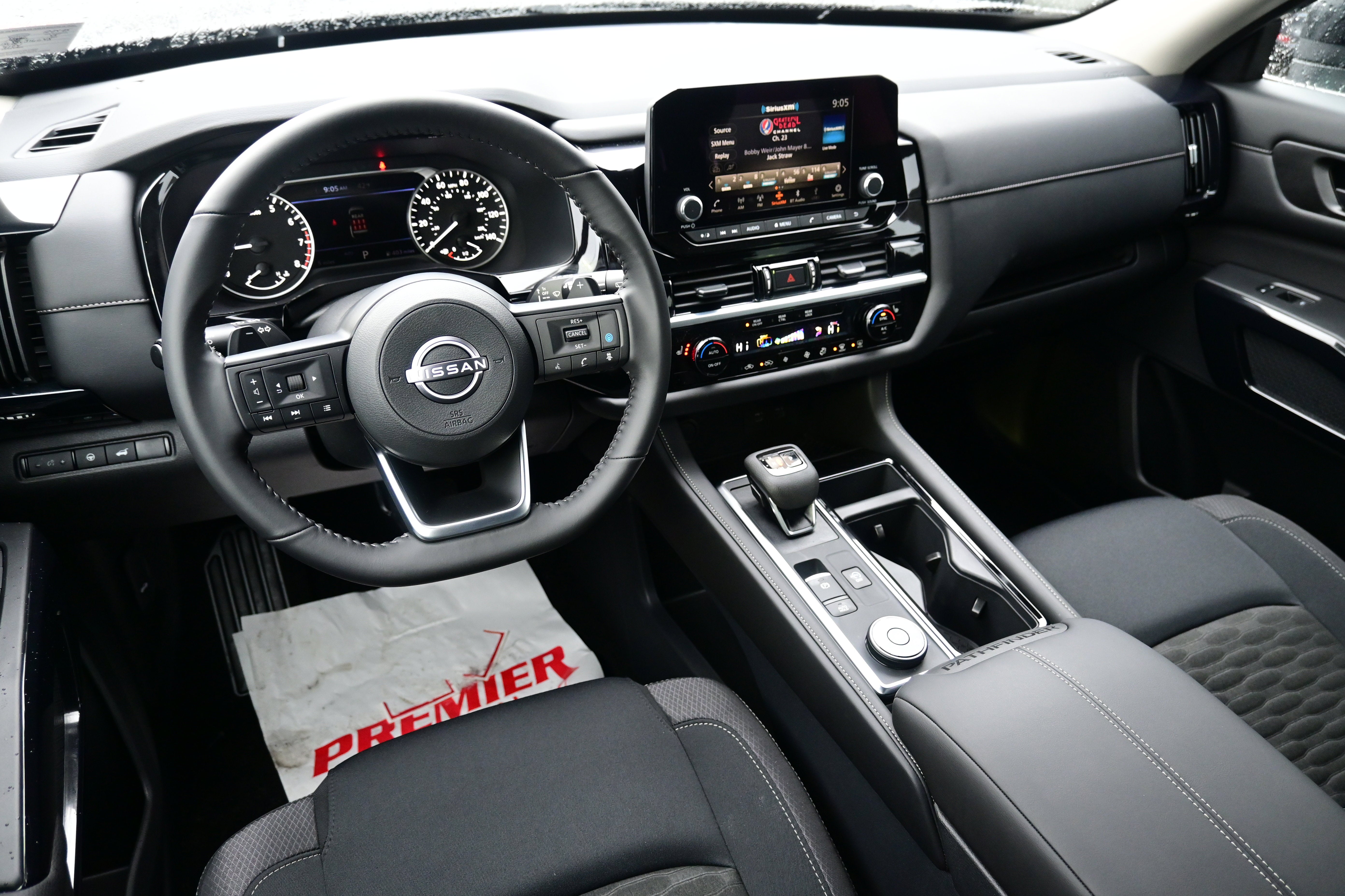 2025 Nissan Pathfinder SV