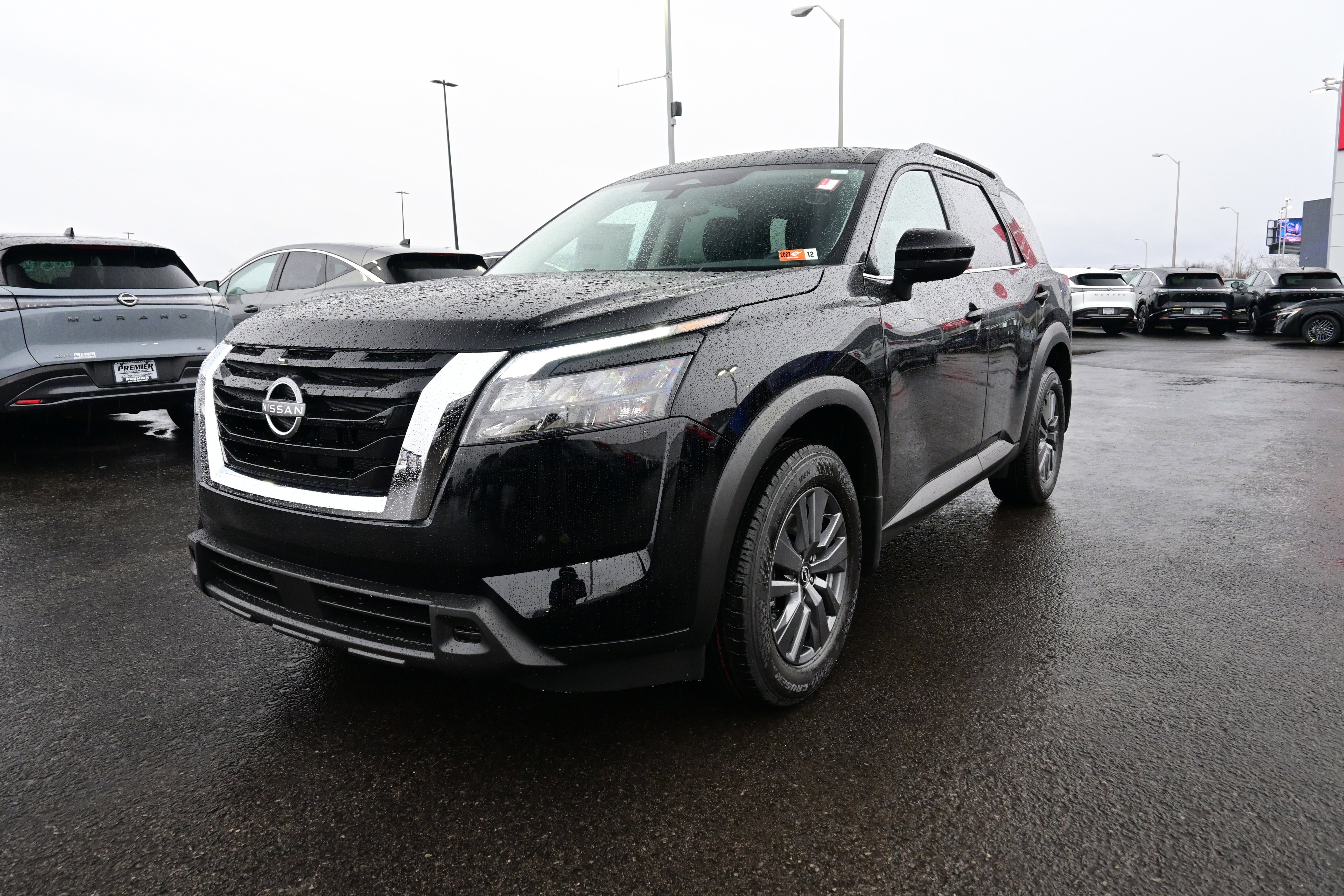 2025 Nissan Pathfinder SV