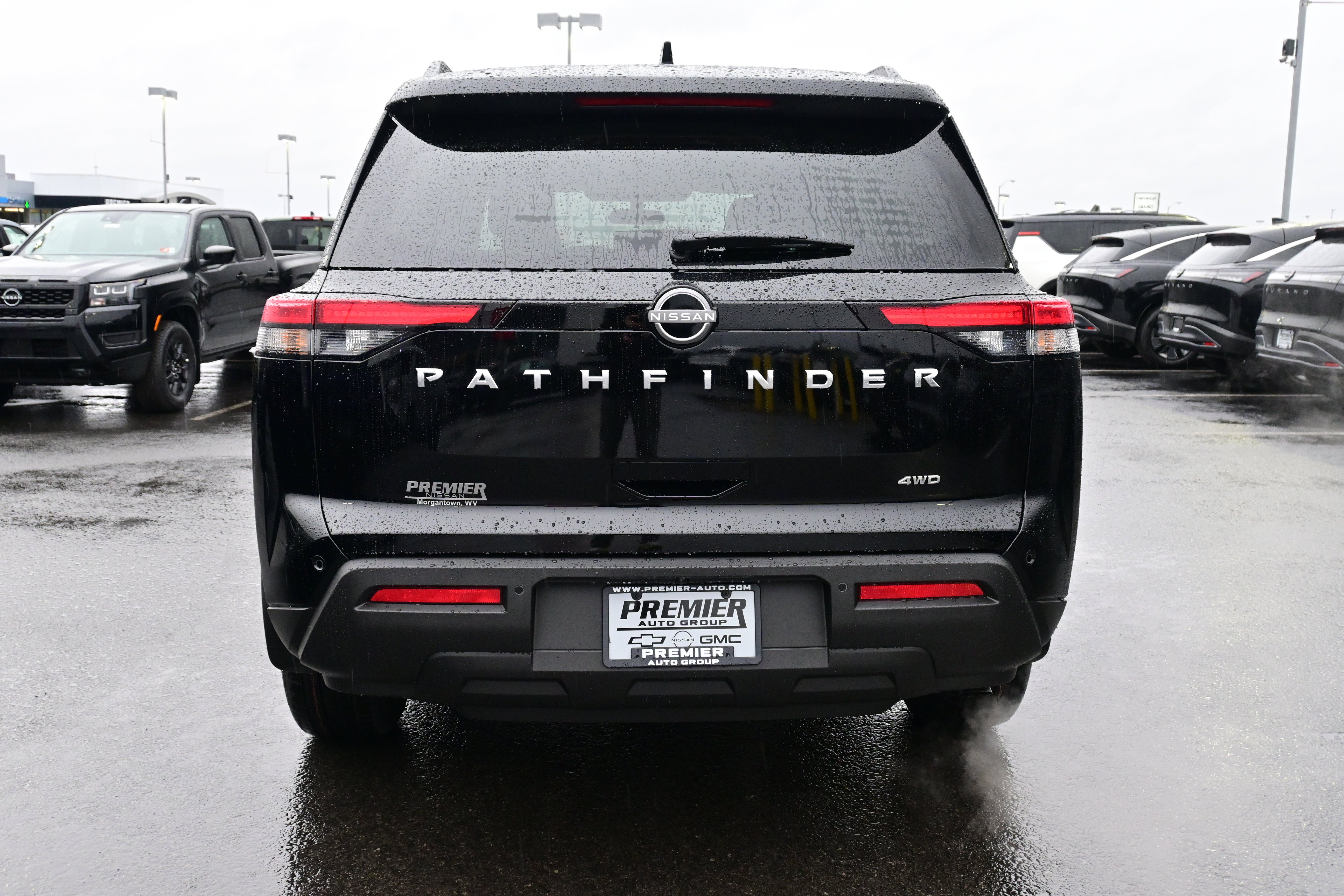 2025 Nissan Pathfinder SV