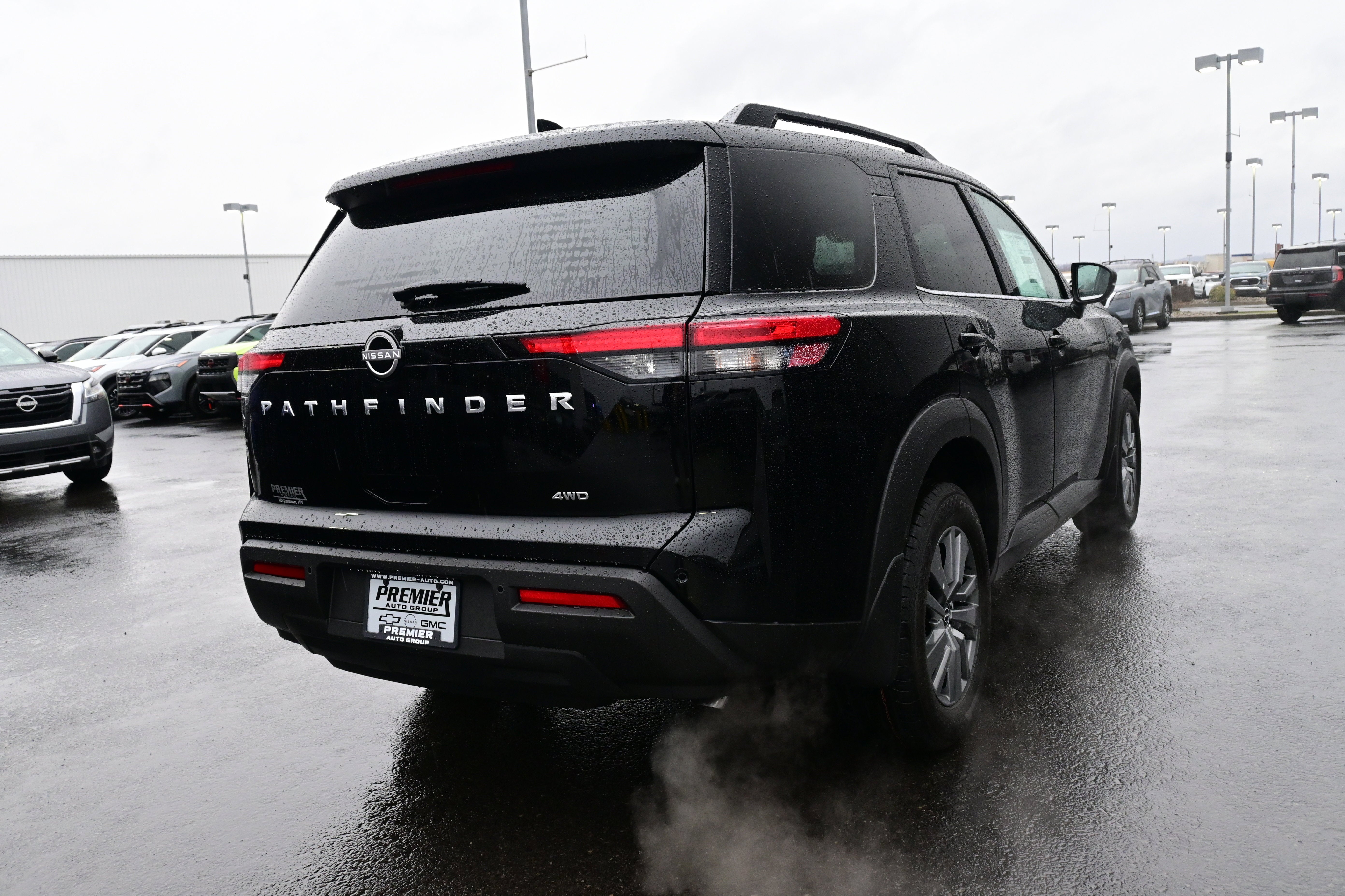 2025 Nissan Pathfinder SV