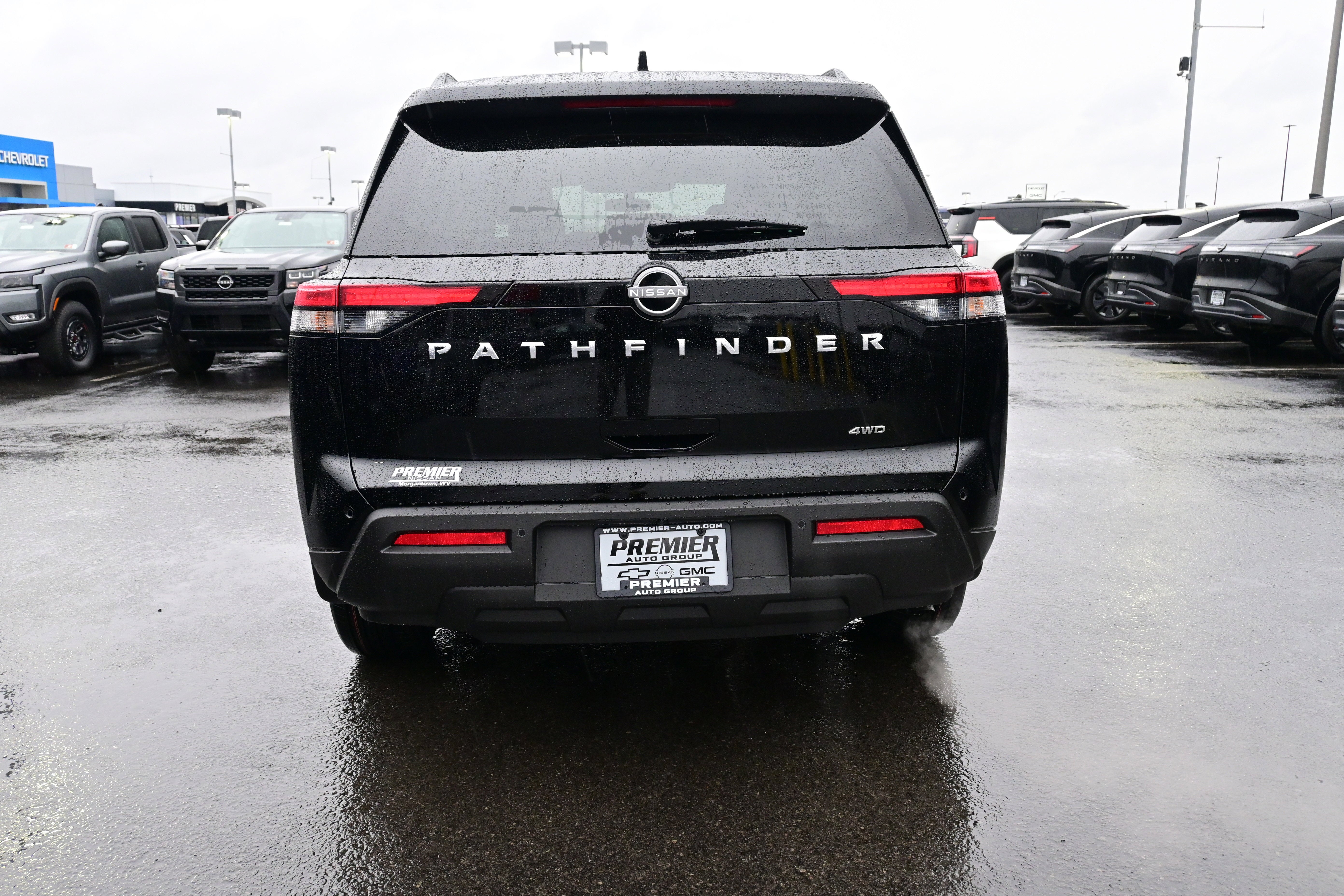 2025 Nissan Pathfinder SV