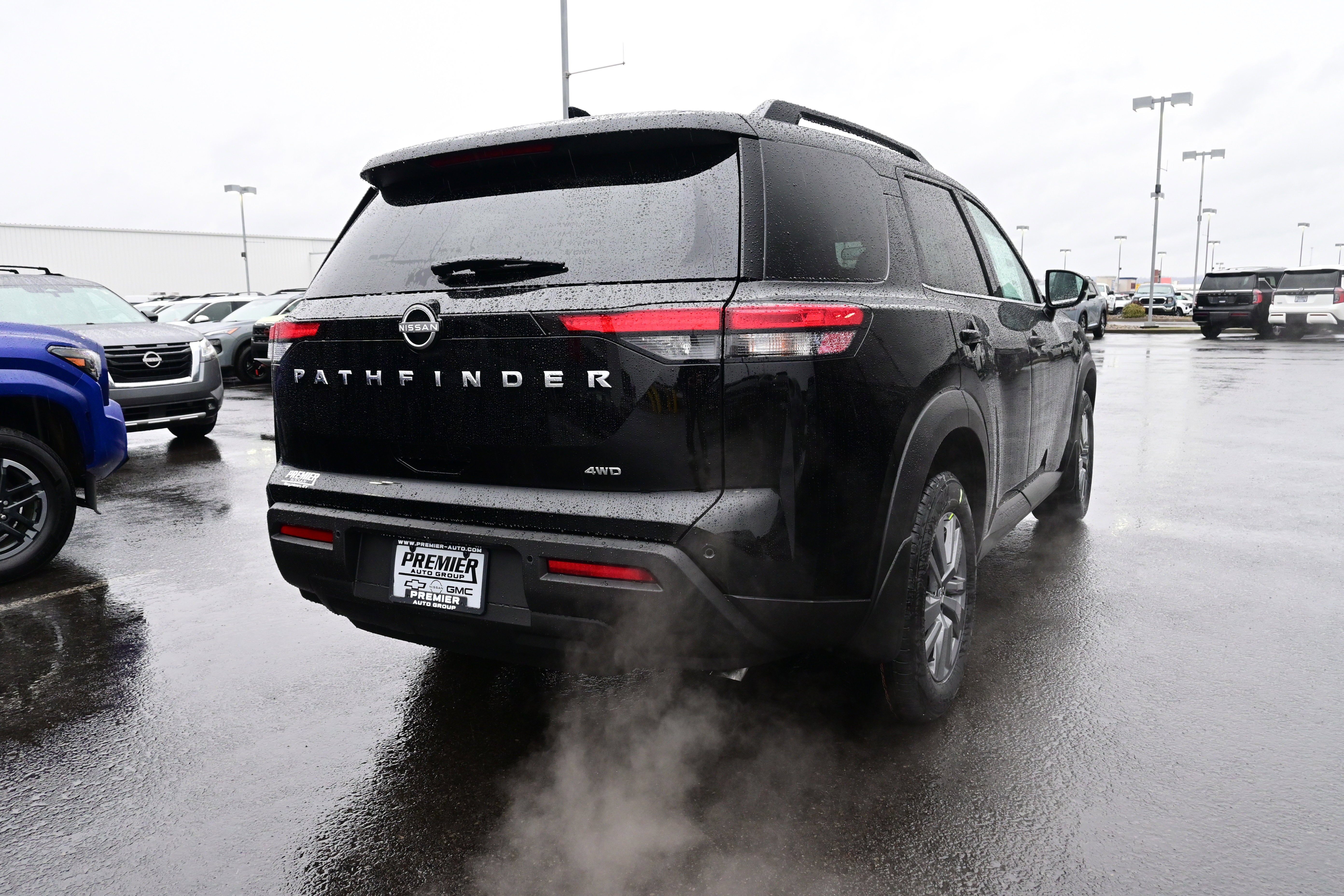 2025 Nissan Pathfinder SV