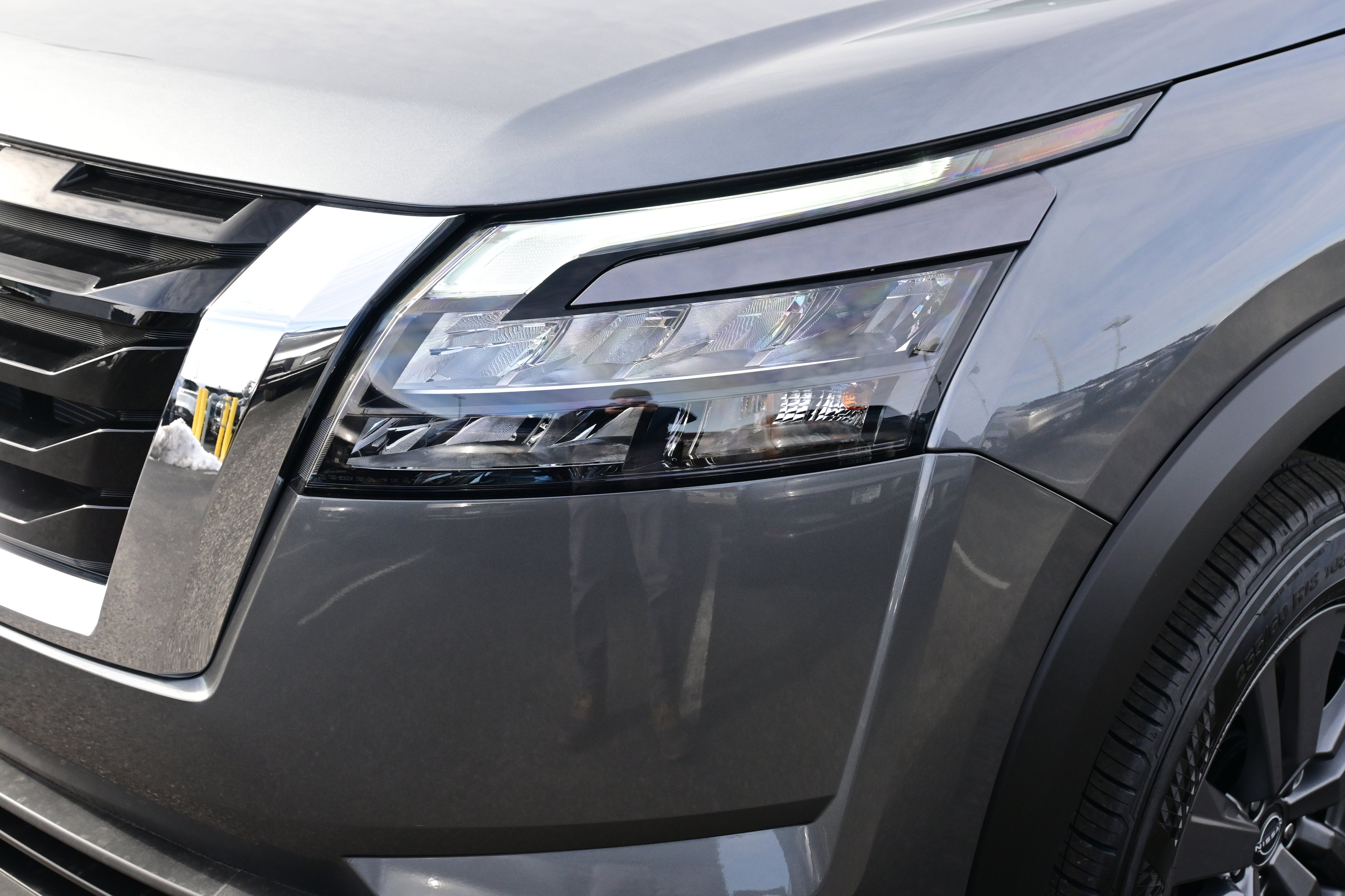 2025 Nissan Pathfinder SV