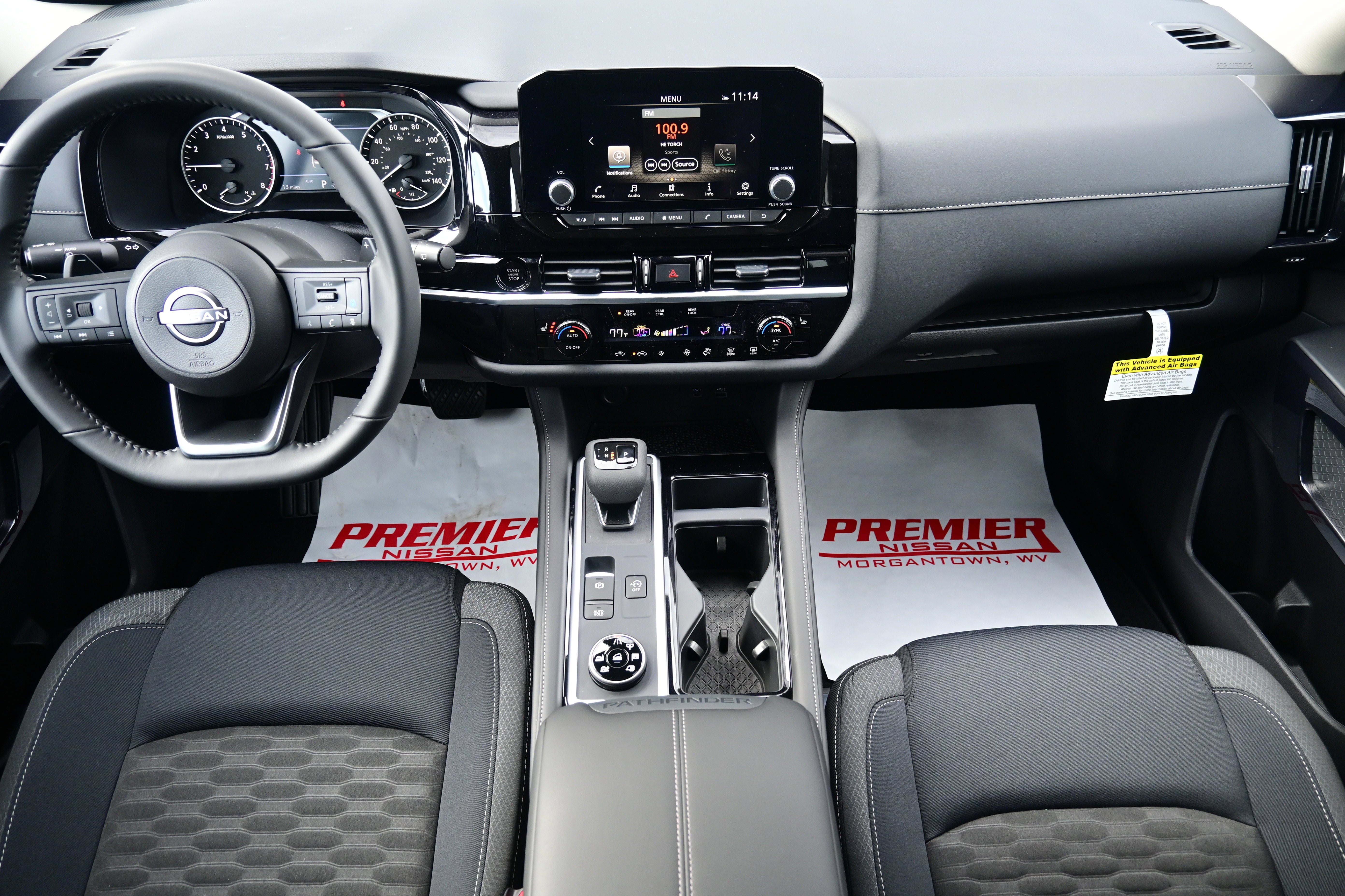 2025 Nissan Pathfinder SV