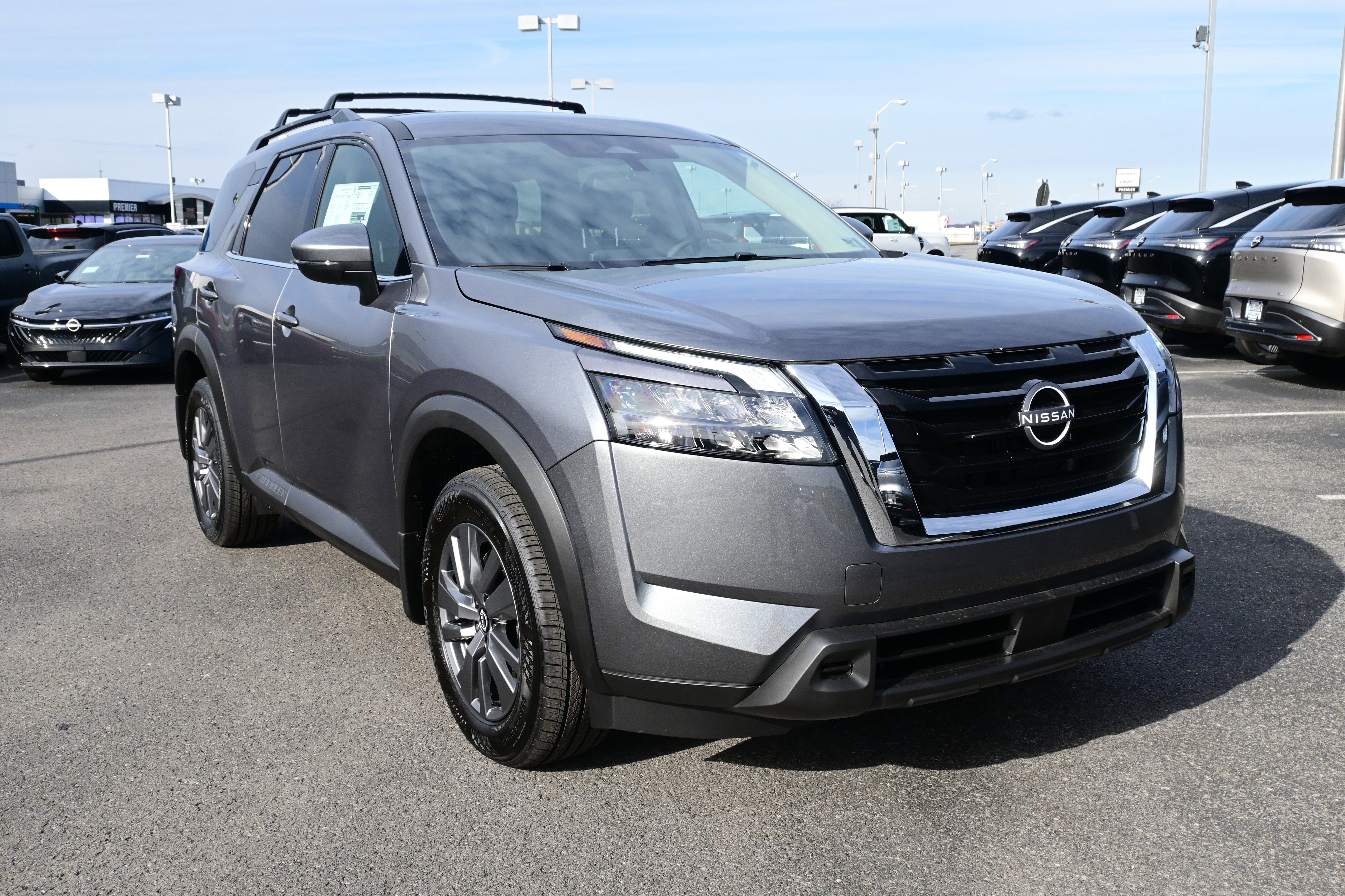 2025 Nissan Pathfinder SV
