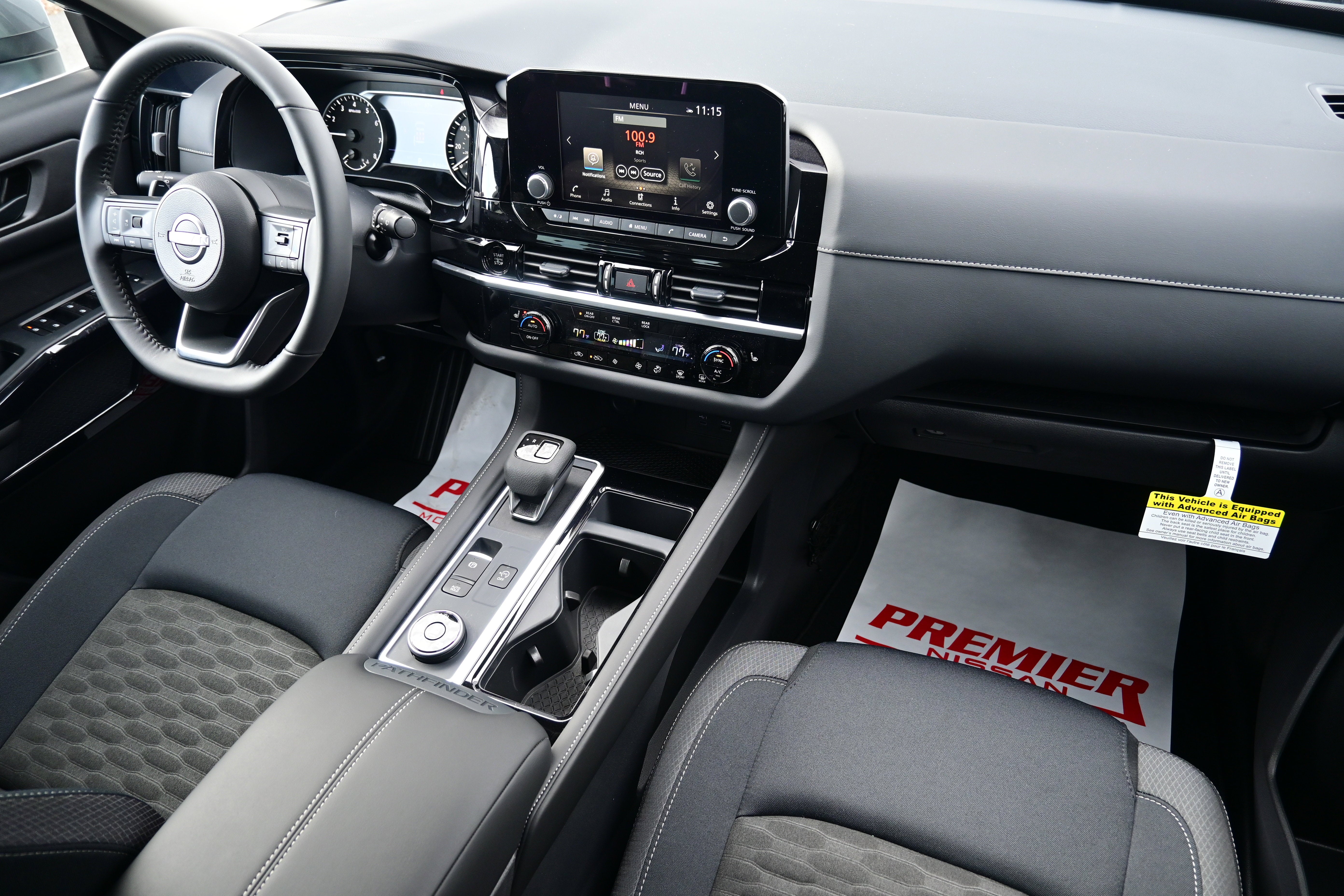 2025 Nissan Pathfinder SV