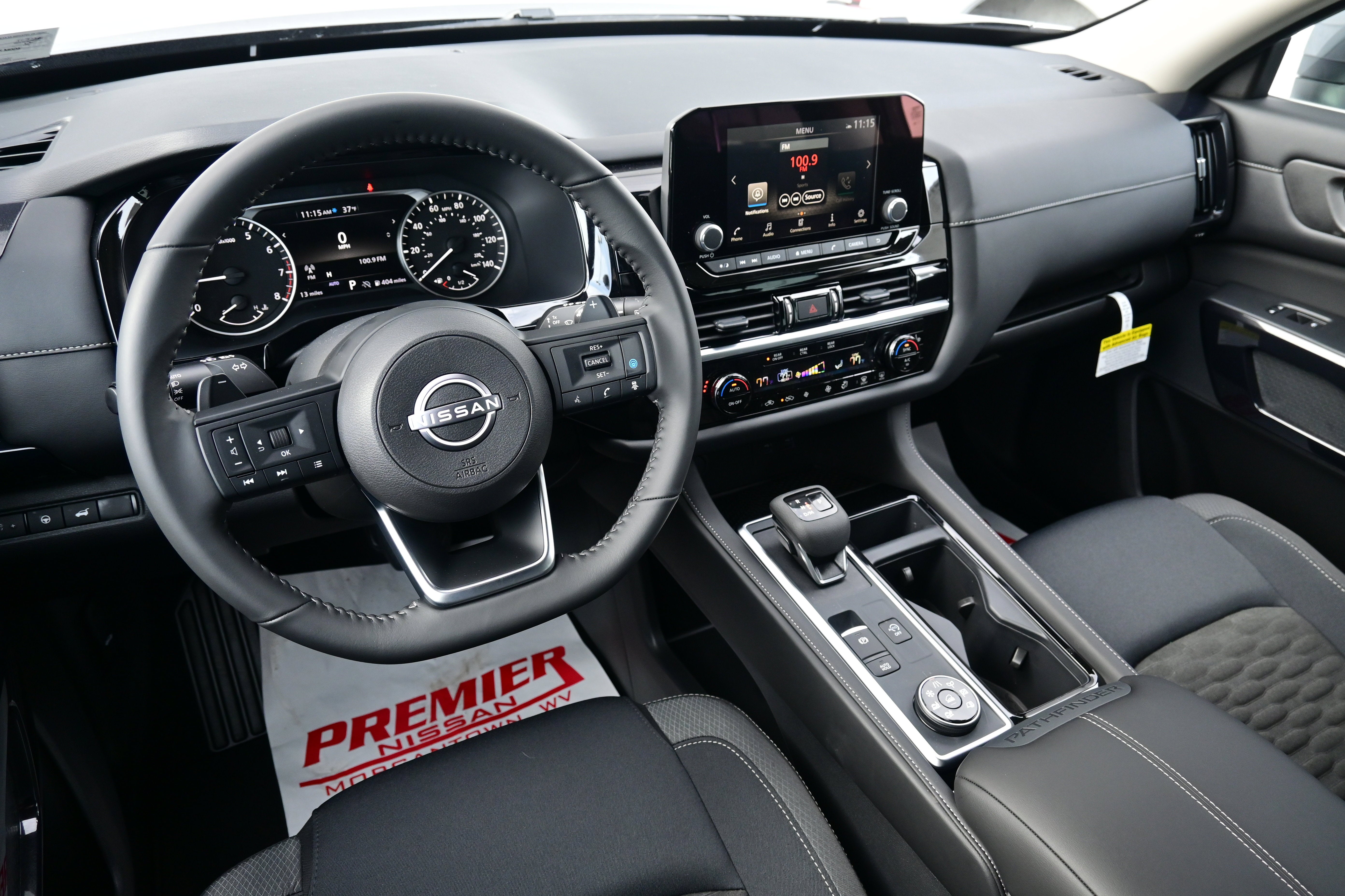 2025 Nissan Pathfinder SV