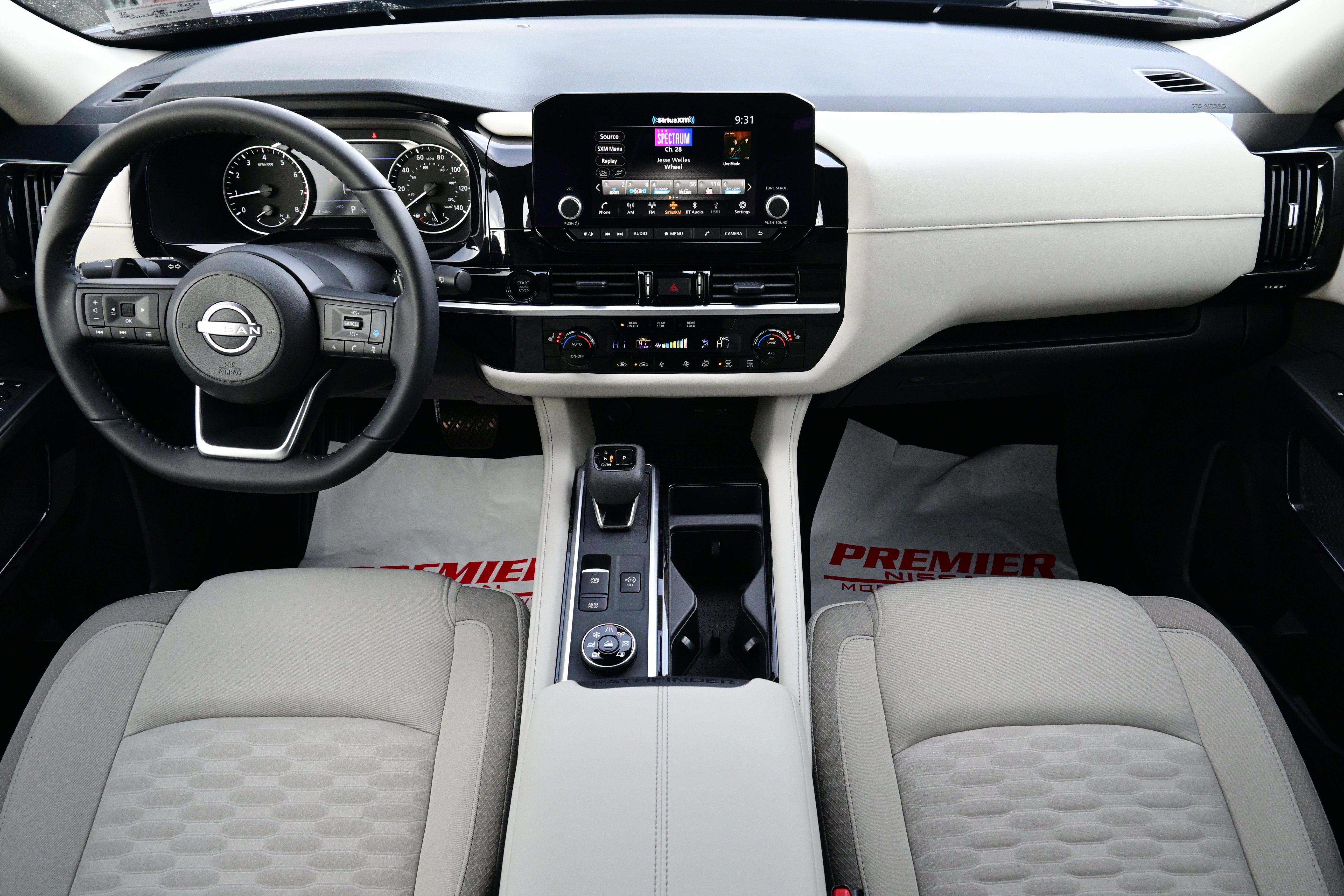 2025 Nissan Pathfinder SV