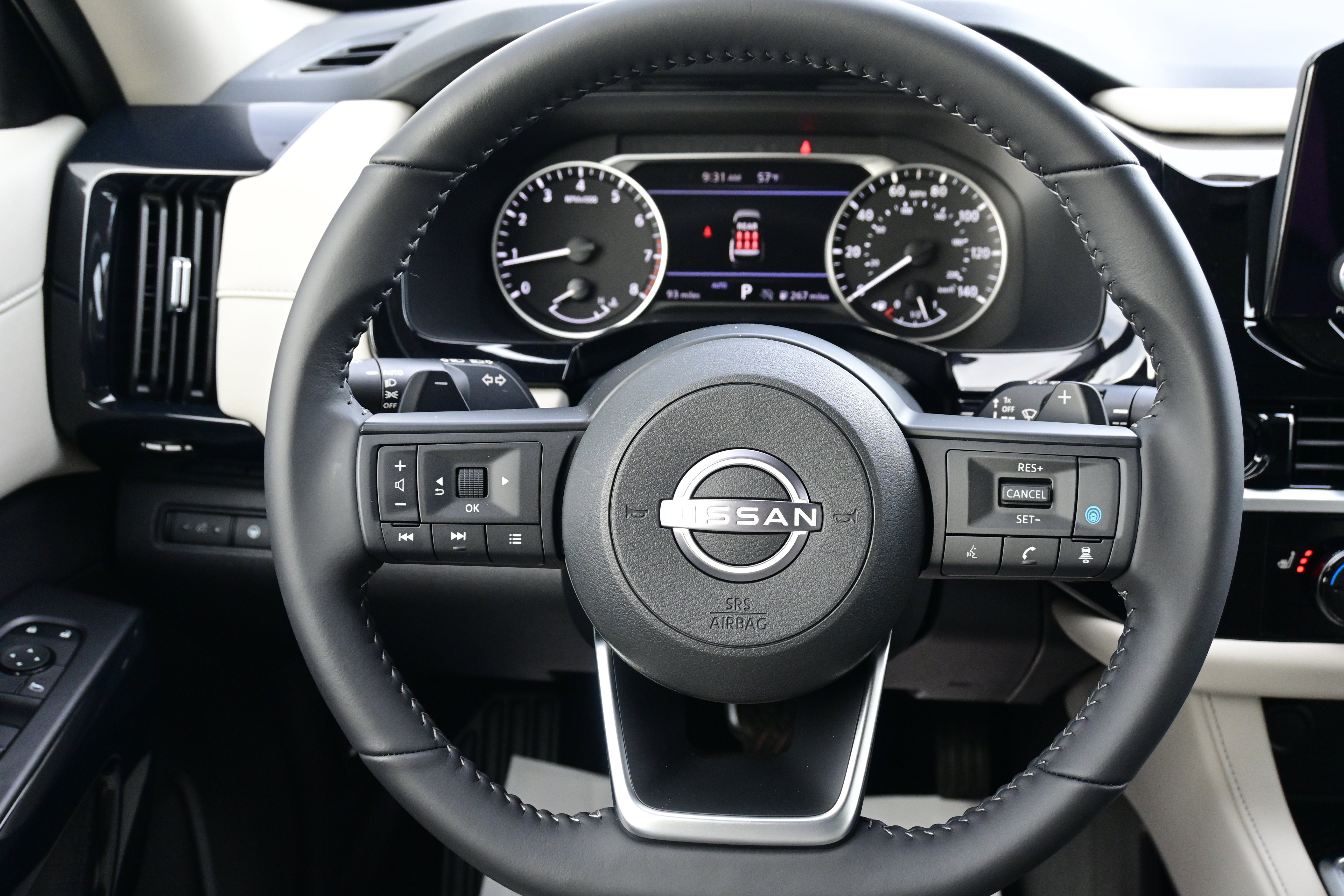 2025 Nissan Pathfinder SV