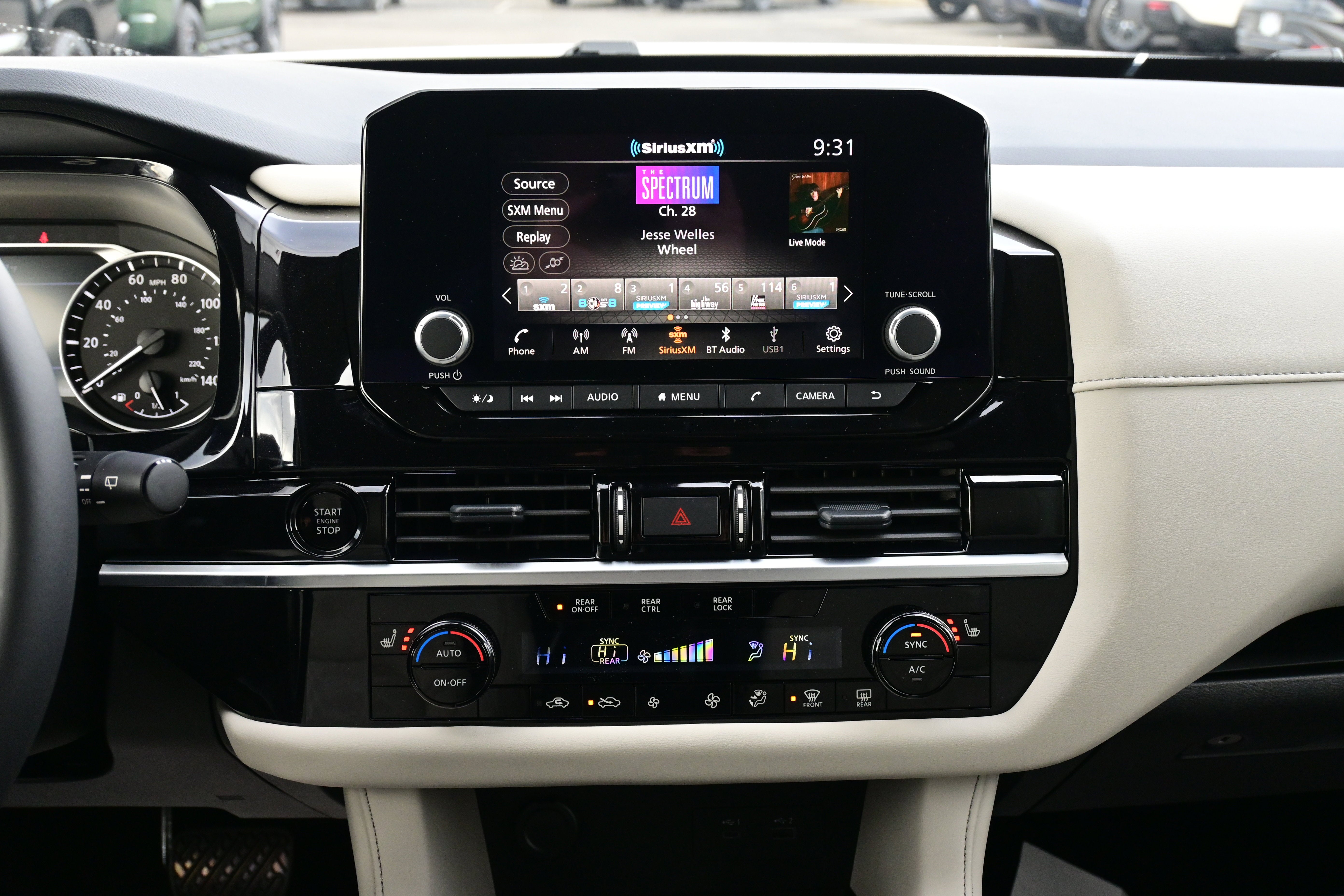 2025 Nissan Pathfinder SV