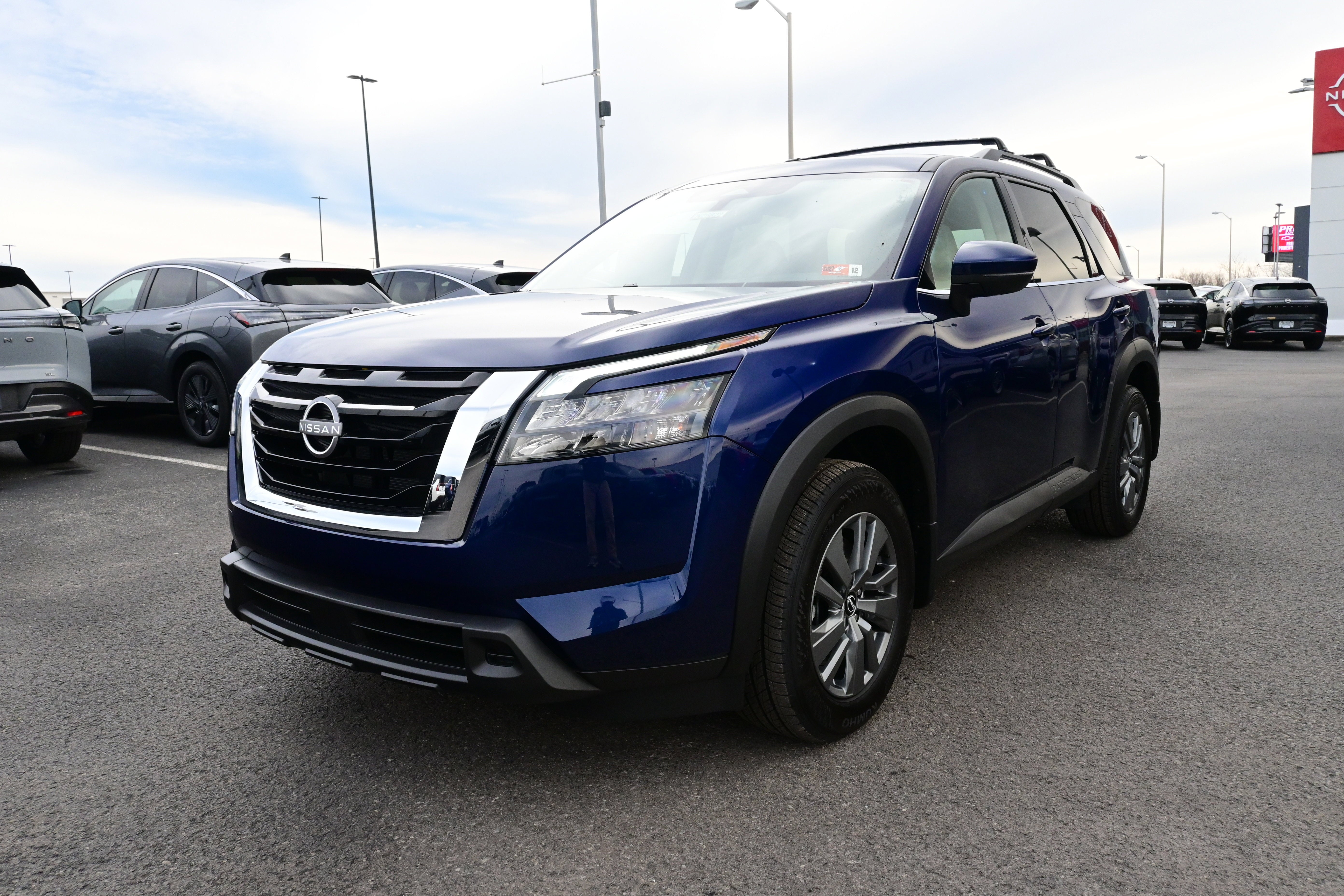 2025 Nissan Pathfinder SV