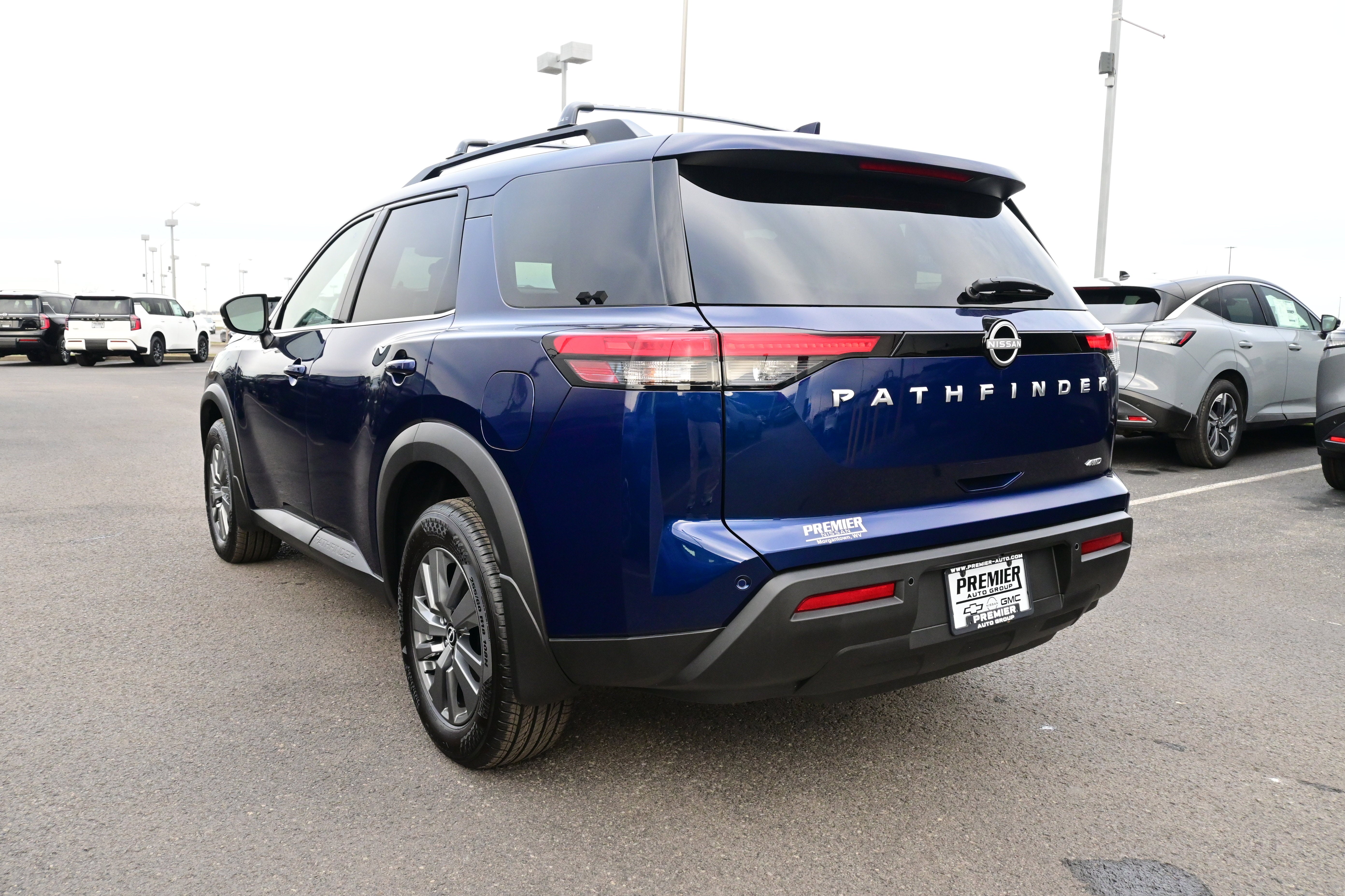 2025 Nissan Pathfinder SV
