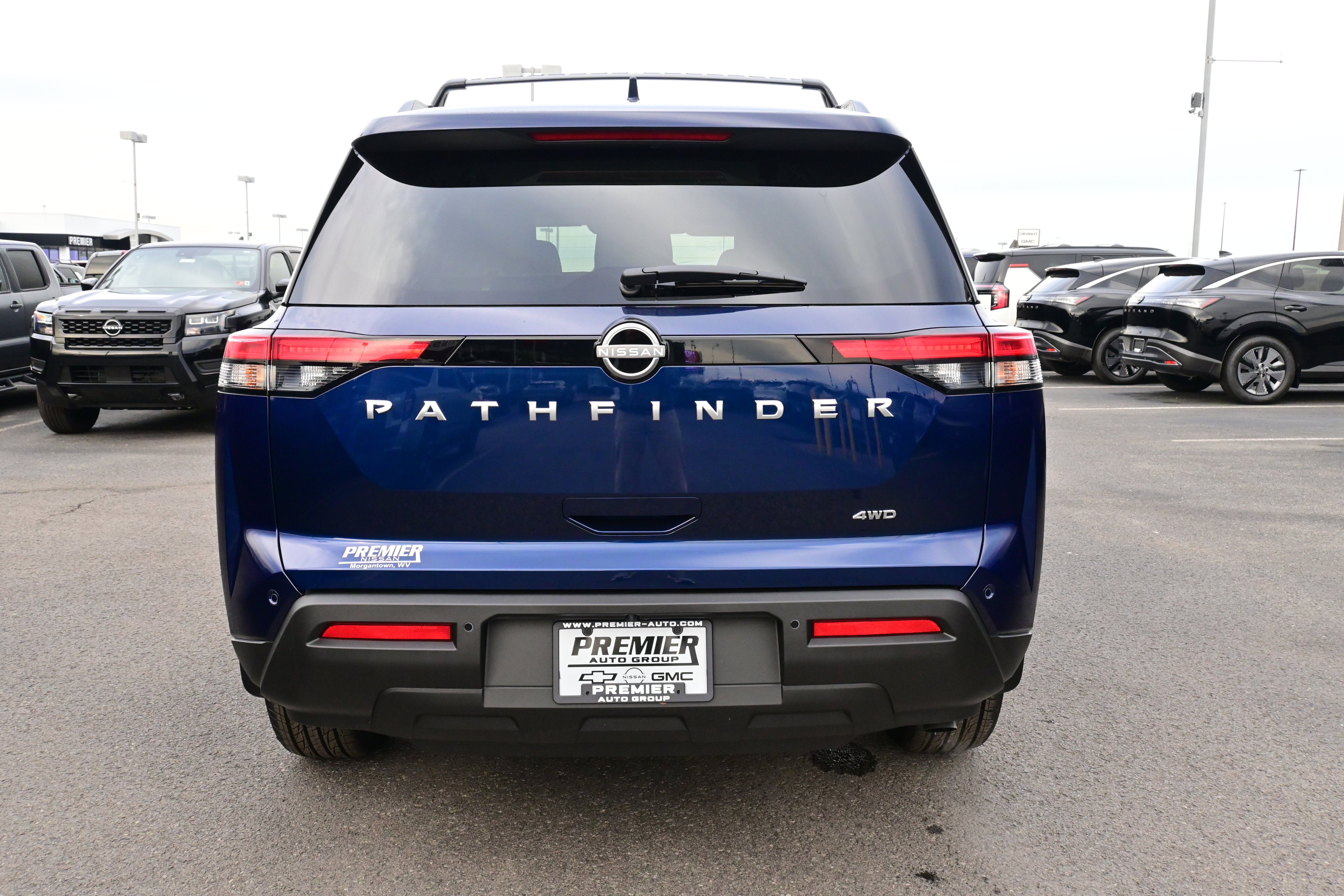 2025 Nissan Pathfinder SV