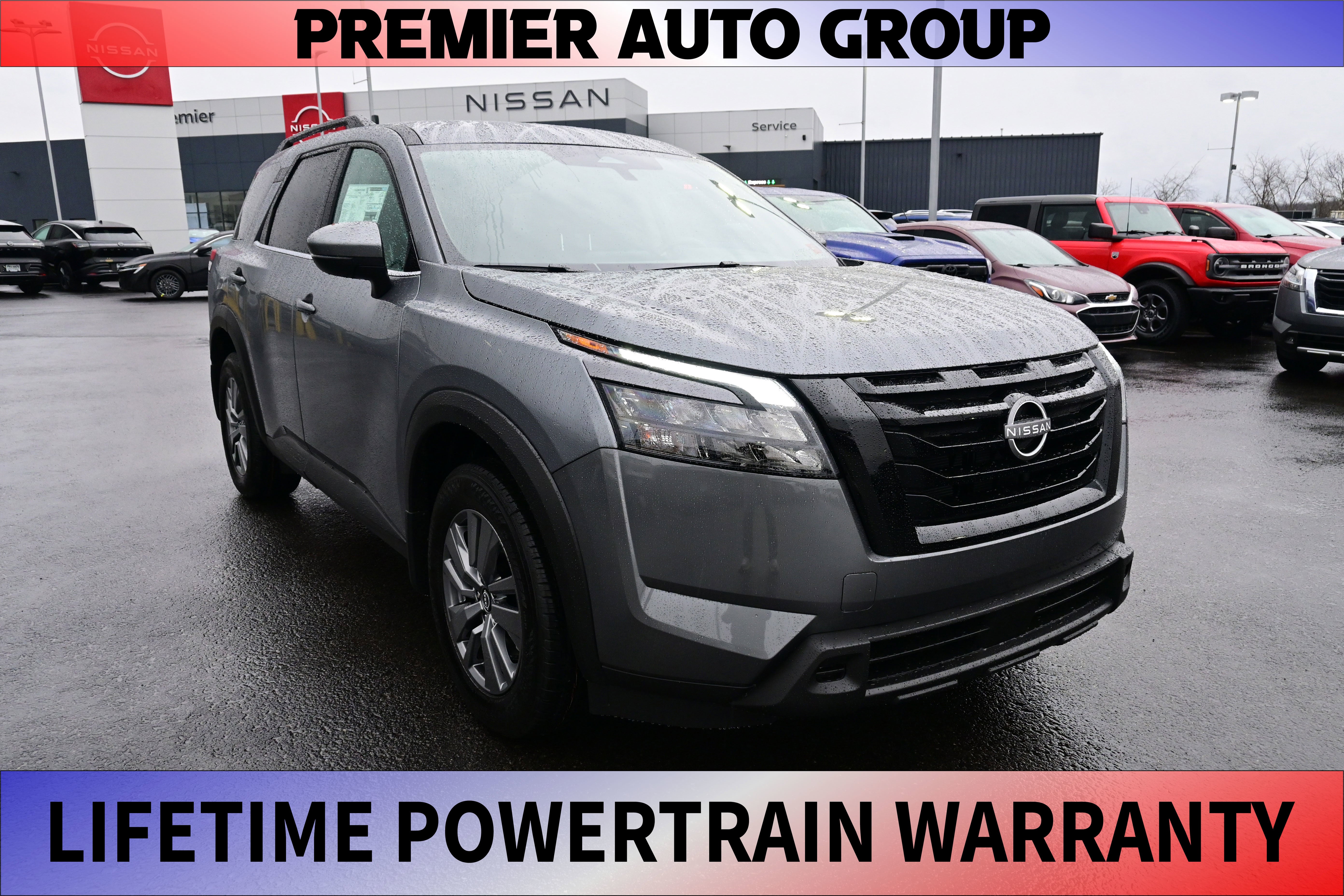 2025 Nissan Pathfinder SV