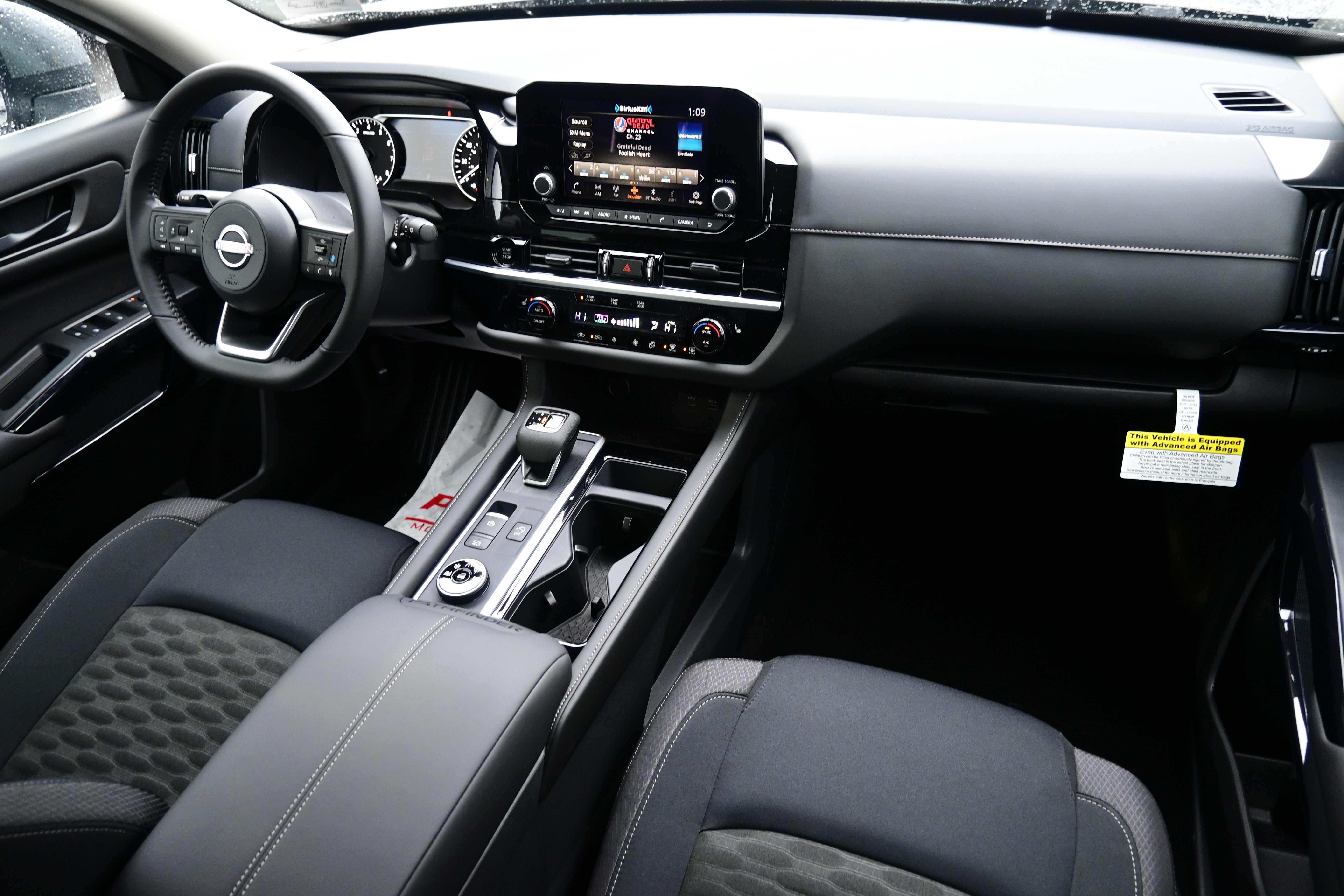 2025 Nissan Pathfinder SV