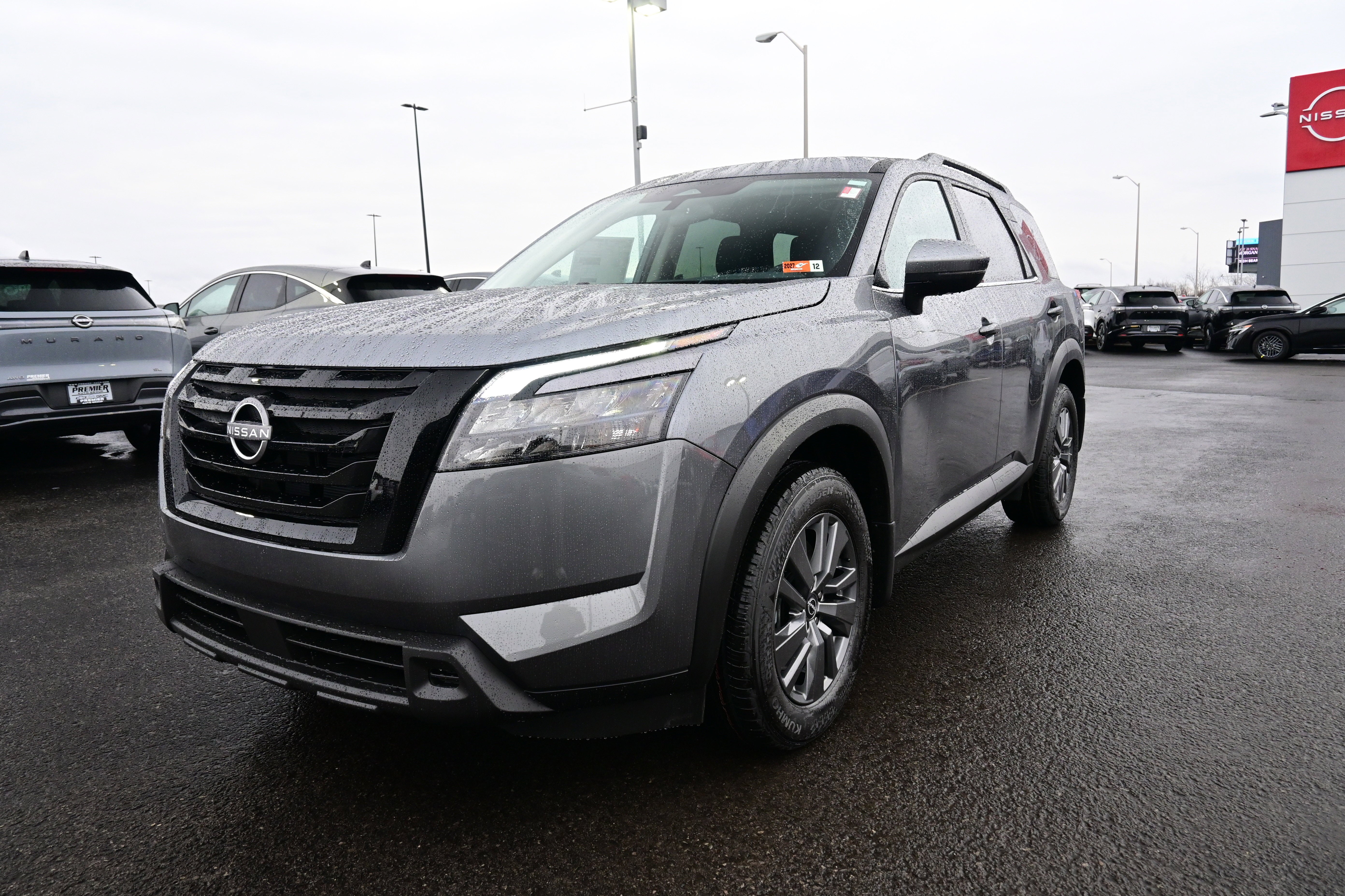 2025 Nissan Pathfinder SV