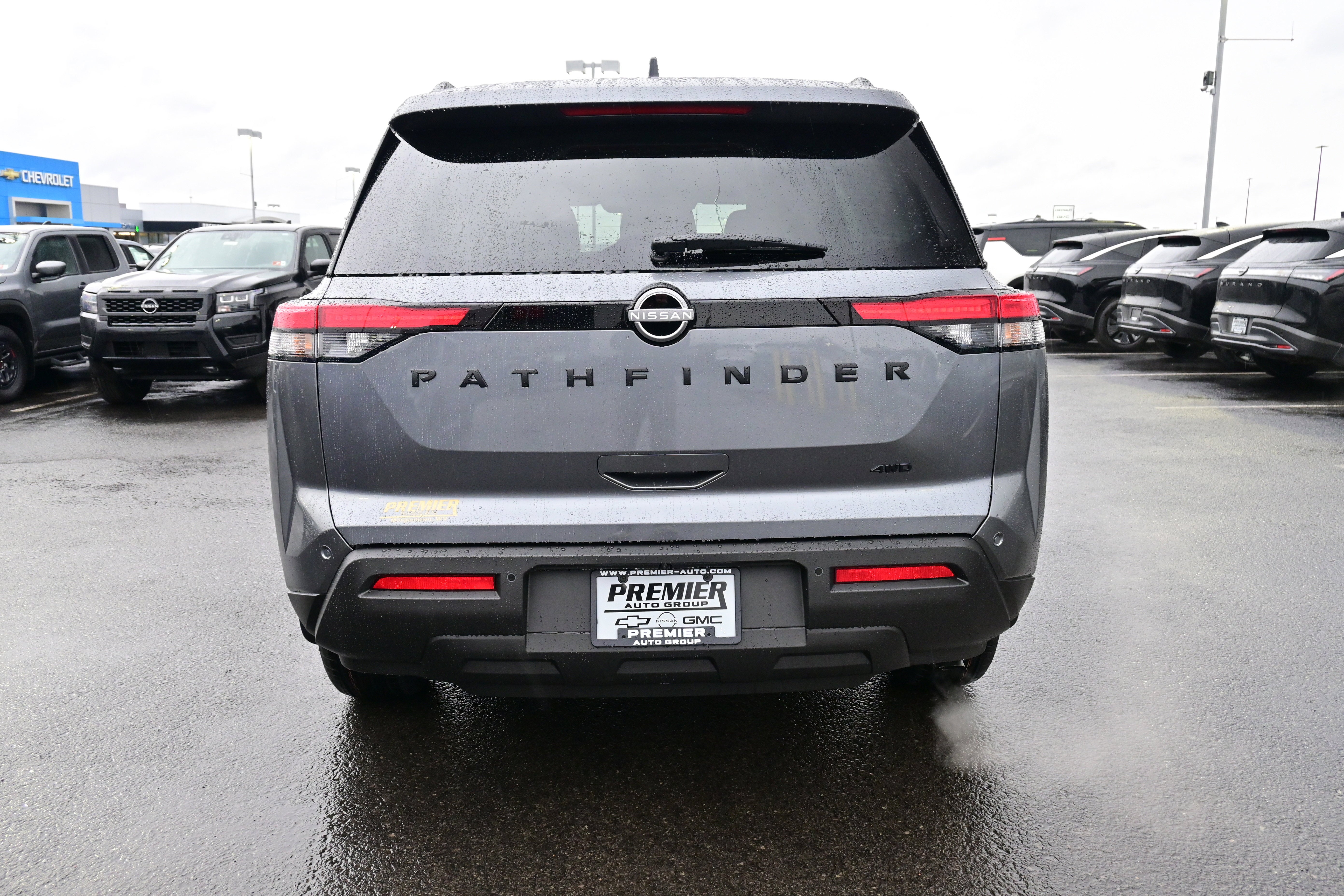 2025 Nissan Pathfinder SV