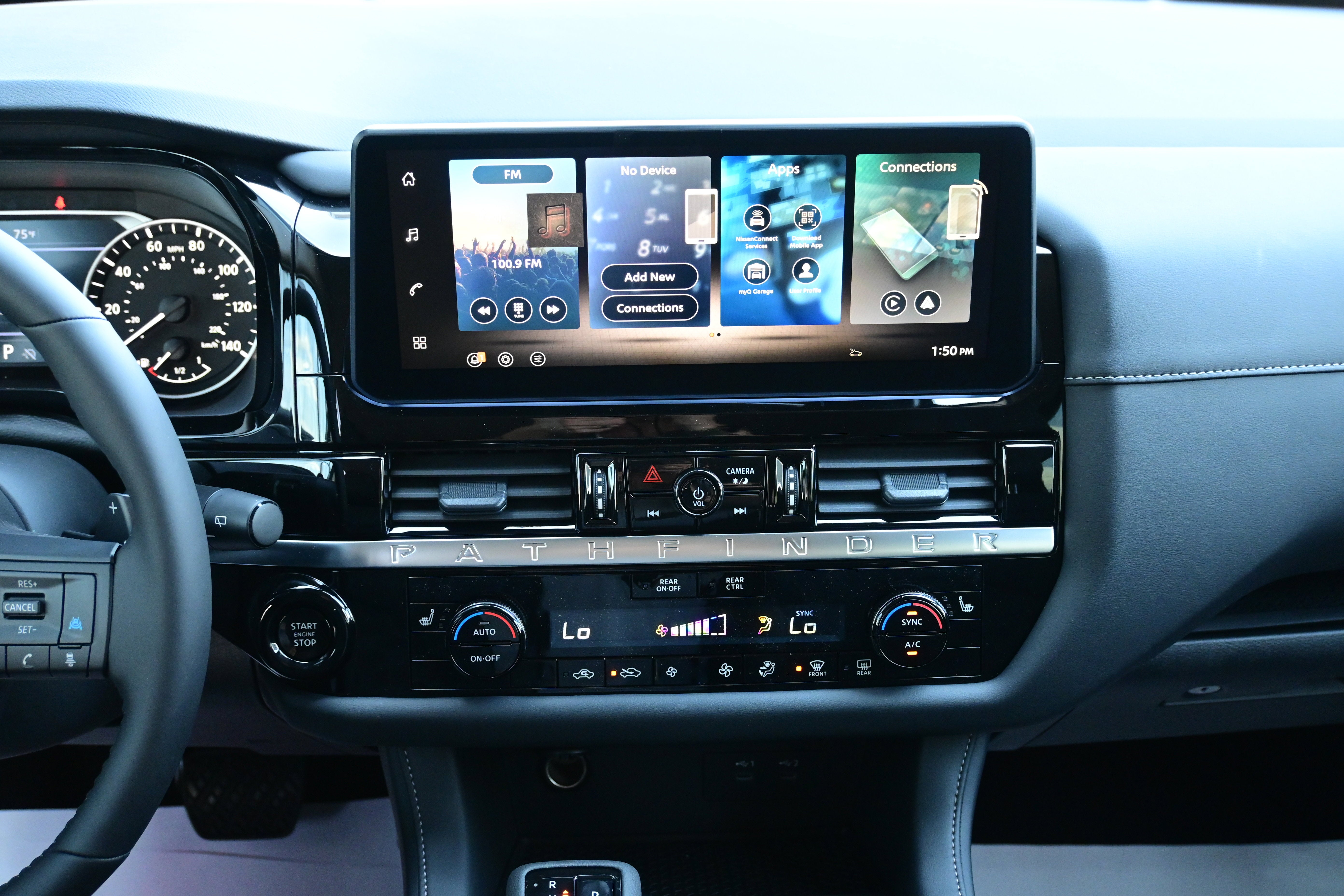 2026 Nissan Pathfinder SV